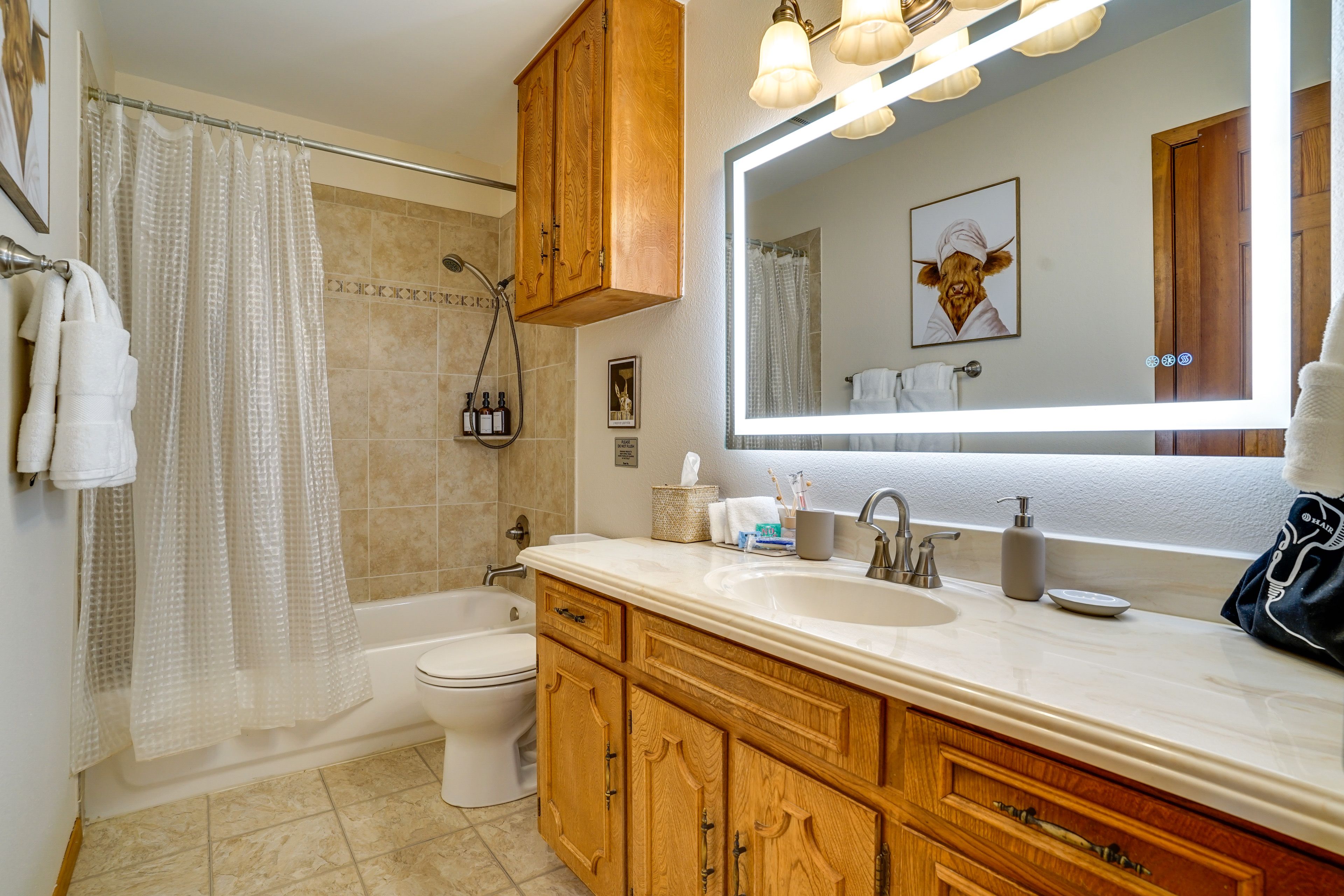 En-Suite Bathroom | Upper Level