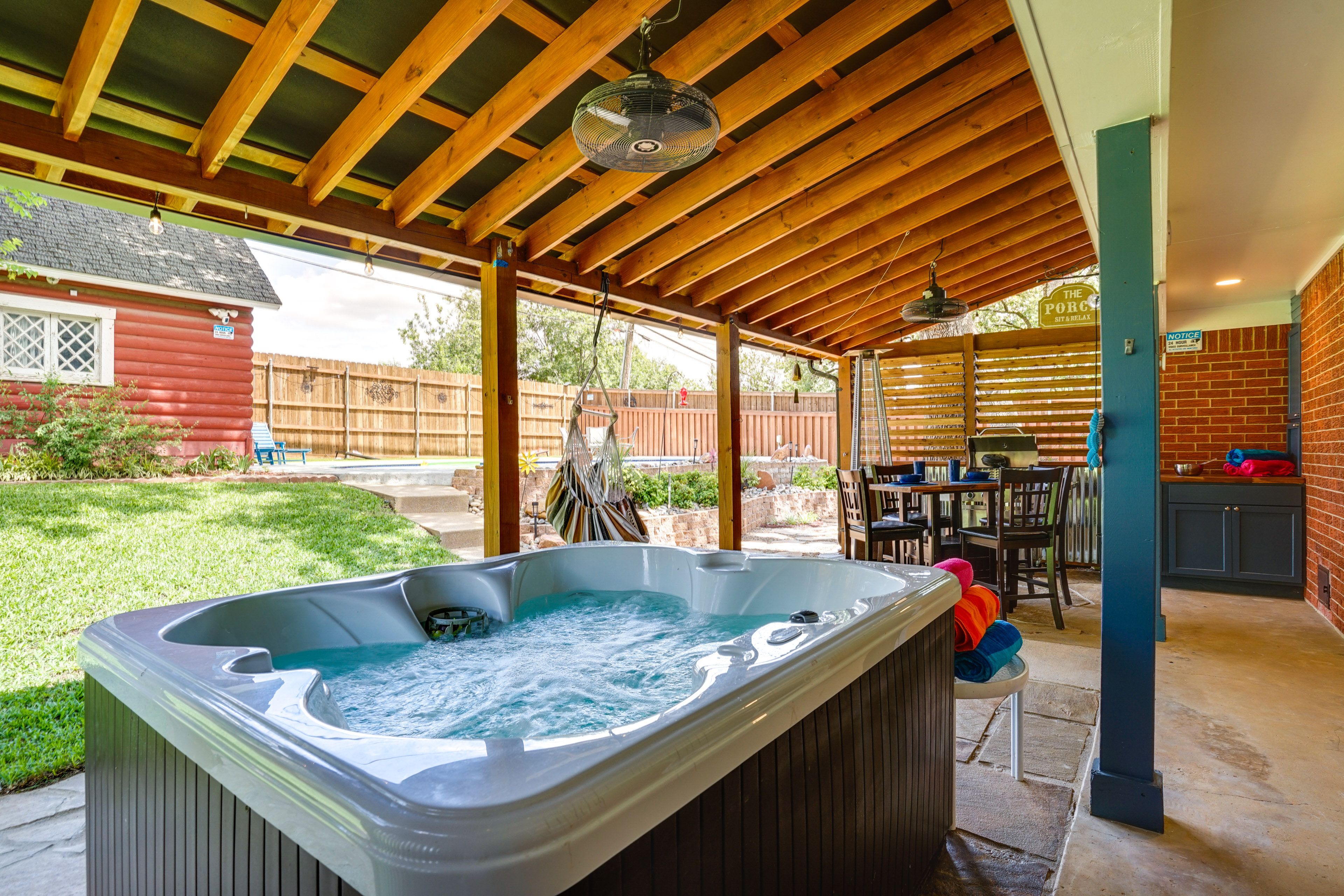 Covered Patio | Hot Tub | Outdoor Shower | Gas Grill | Dining Area