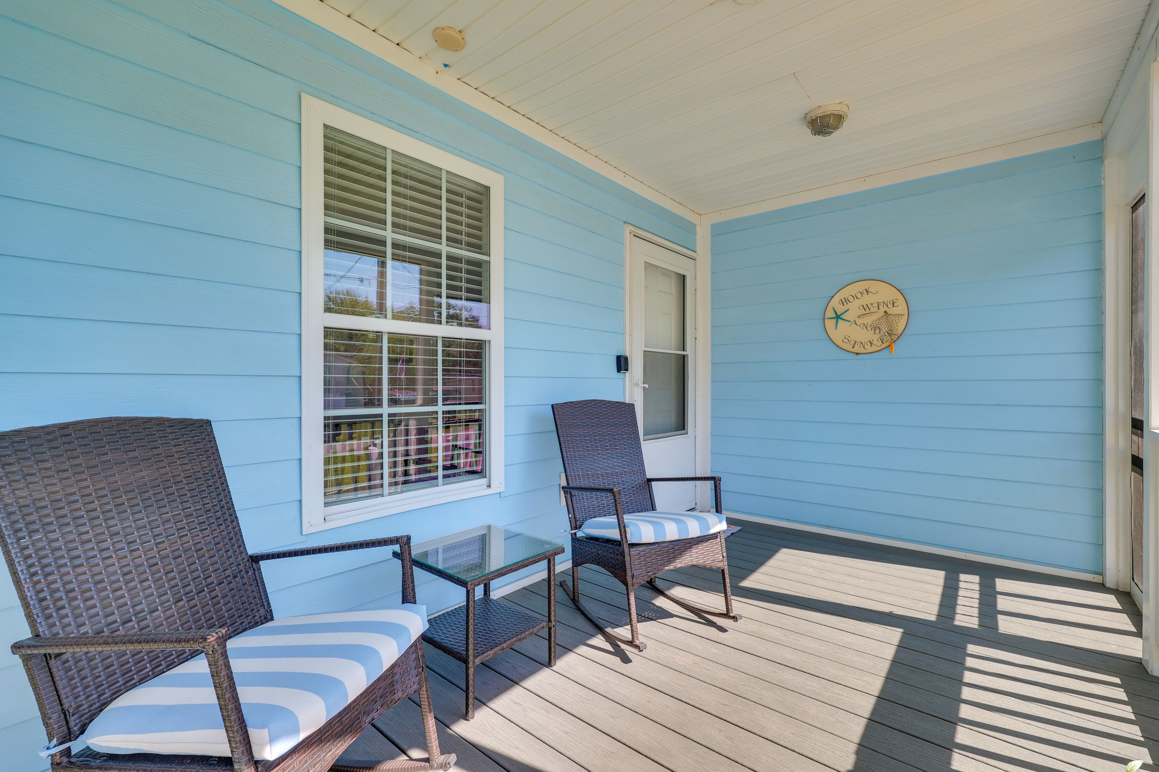 Screened Porch | Single-Story Home