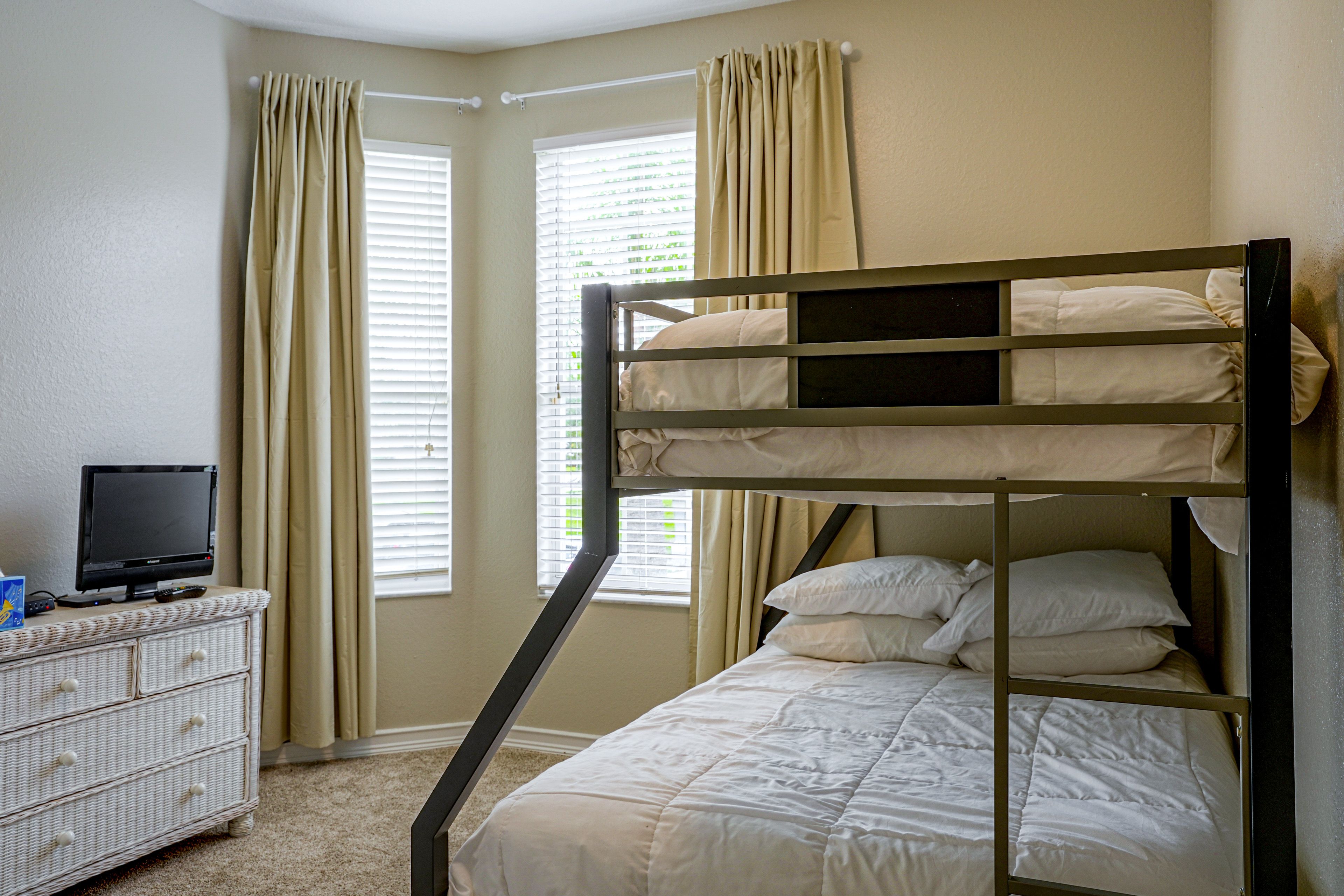 Bedroom | Full Bunk Bed