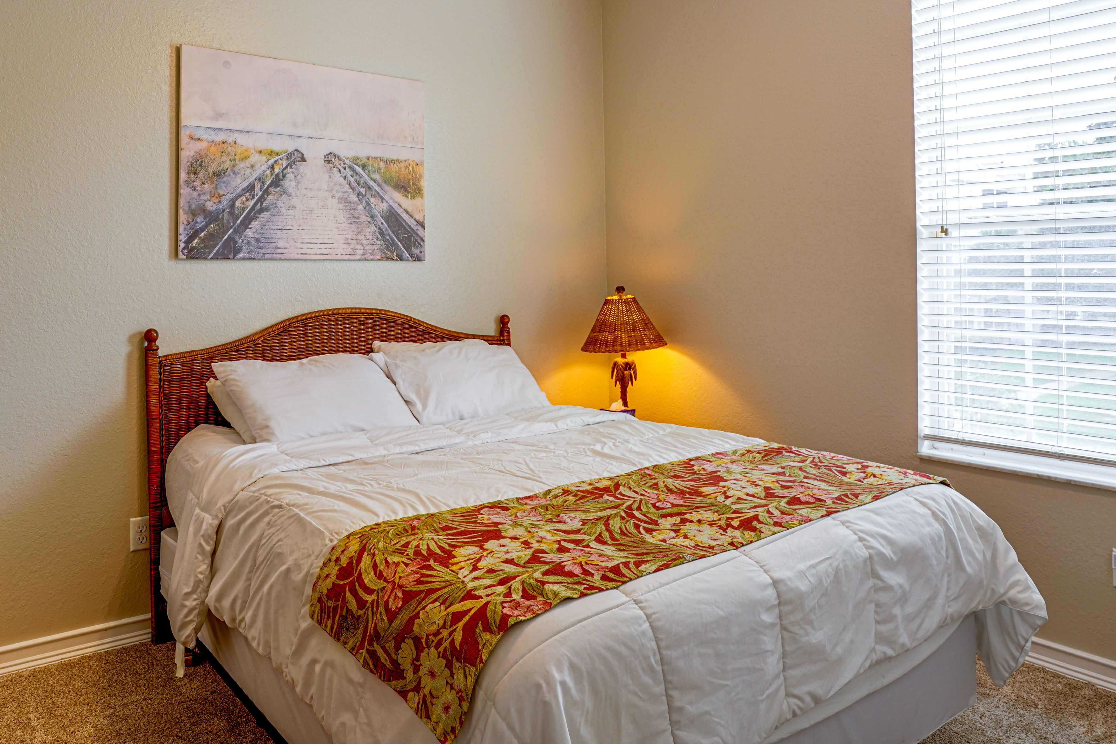 Bedroom | Queen Bed