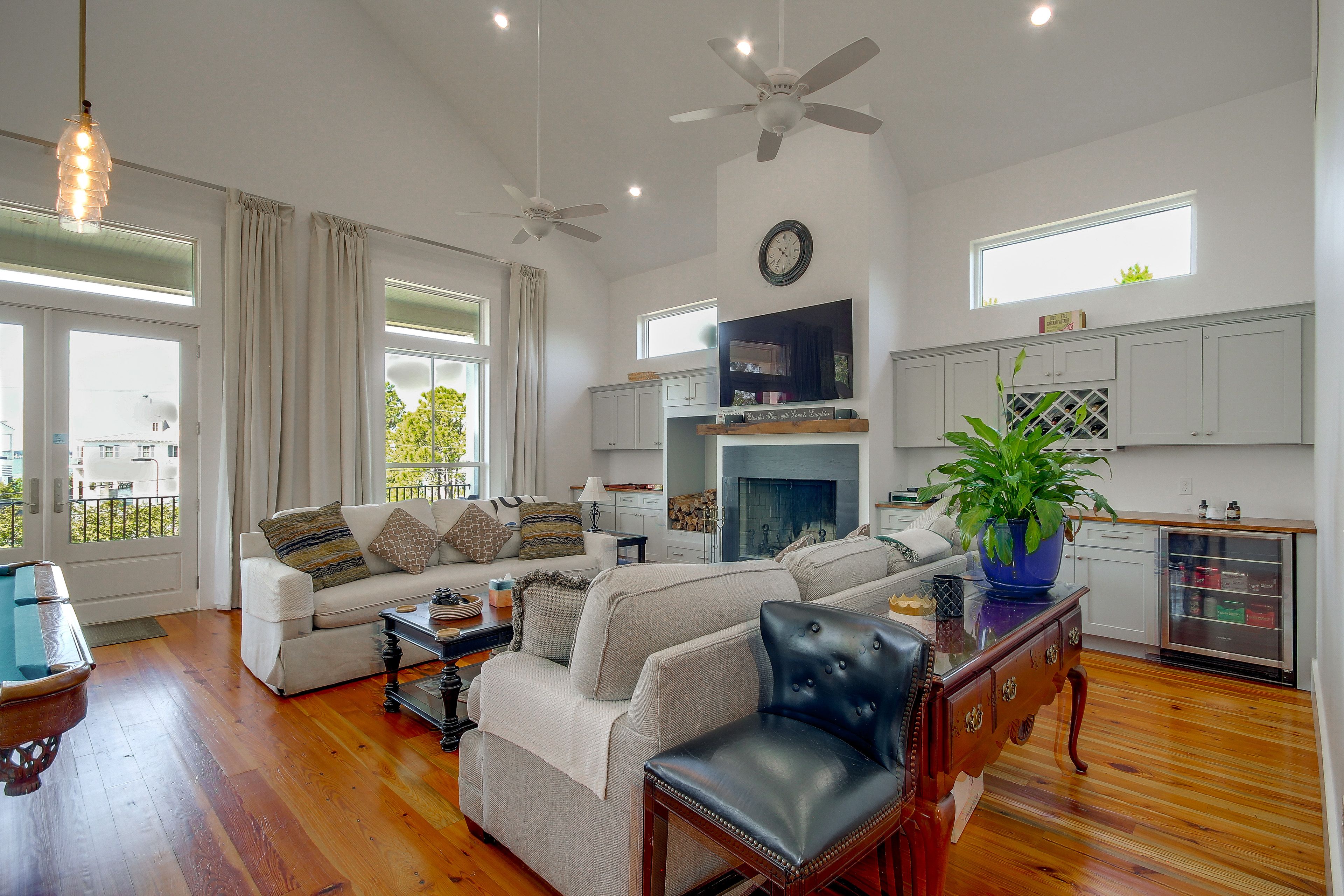 Living Room | Smart TV | Board Games | Main Level