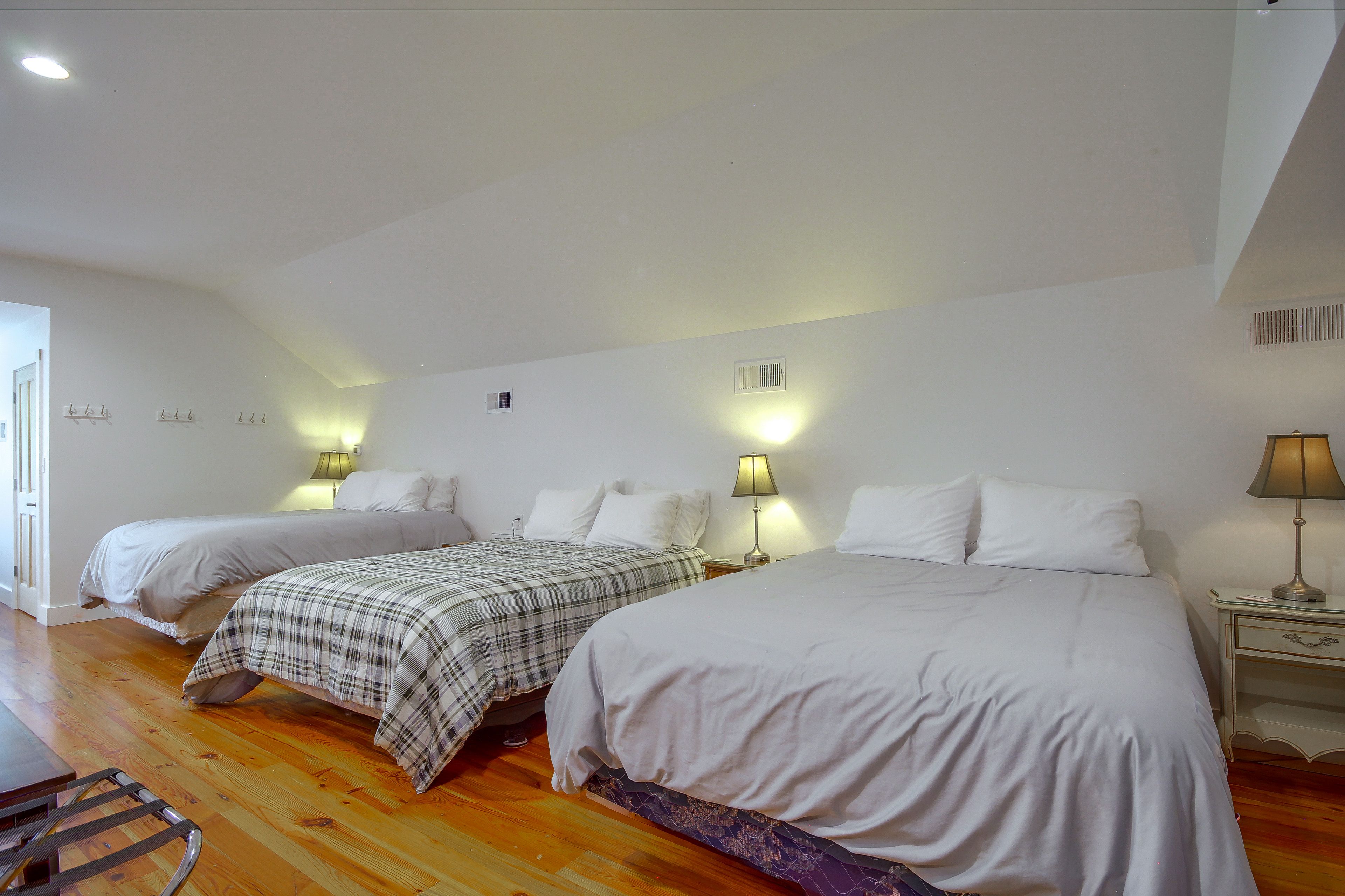 Bedroom 3 | 3 Queen Beds | Full Bed | Twin Bed | Upper Level