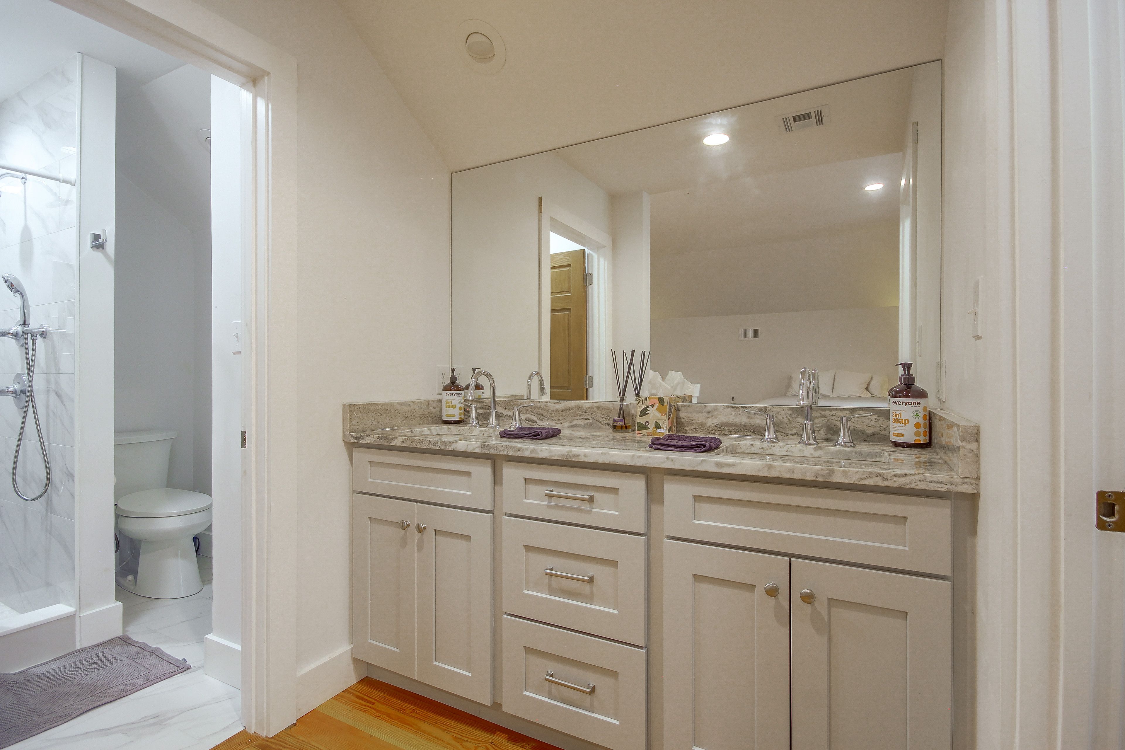 En-Suite Bathroom | Upper Level