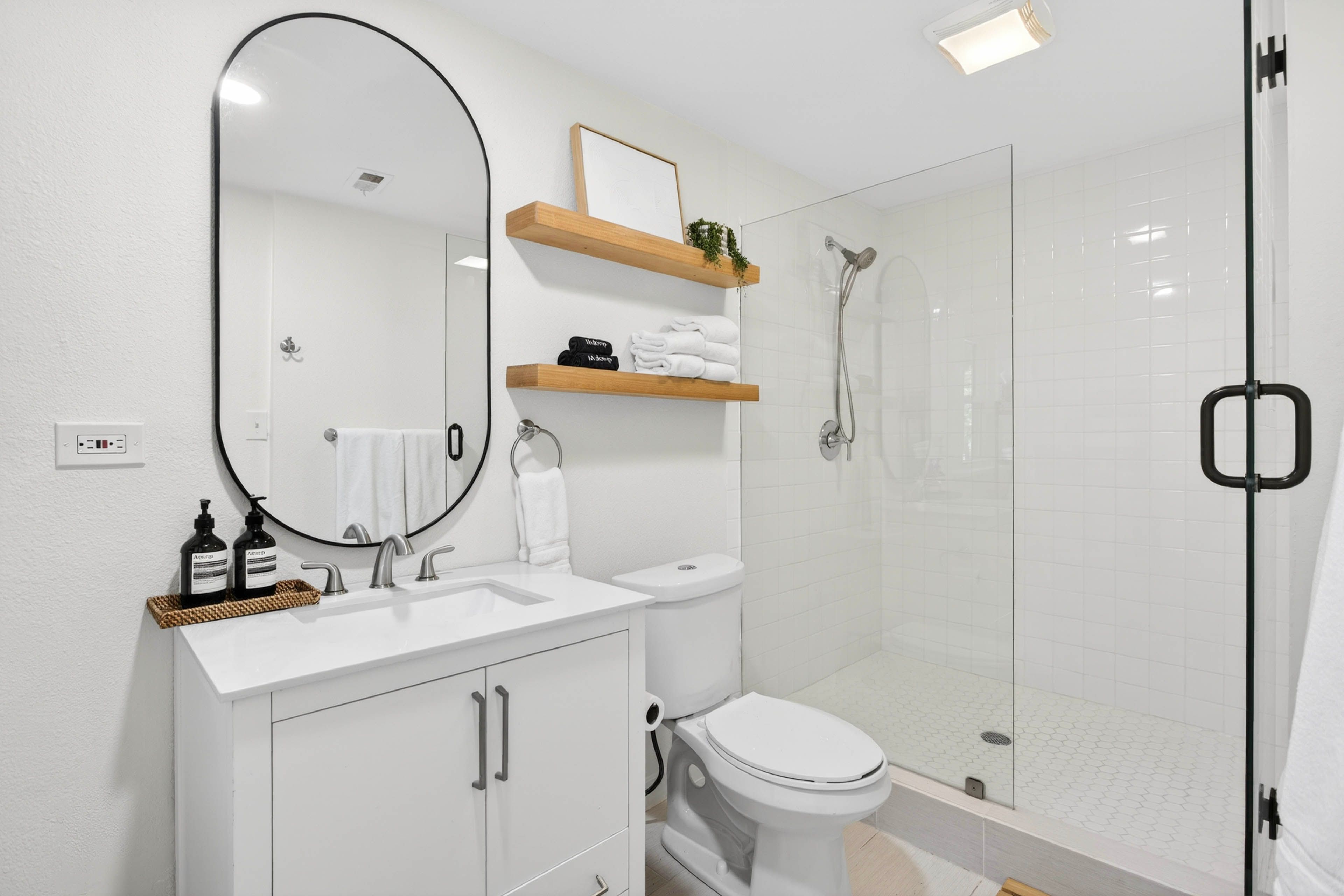 Bathroom | 2nd Floor