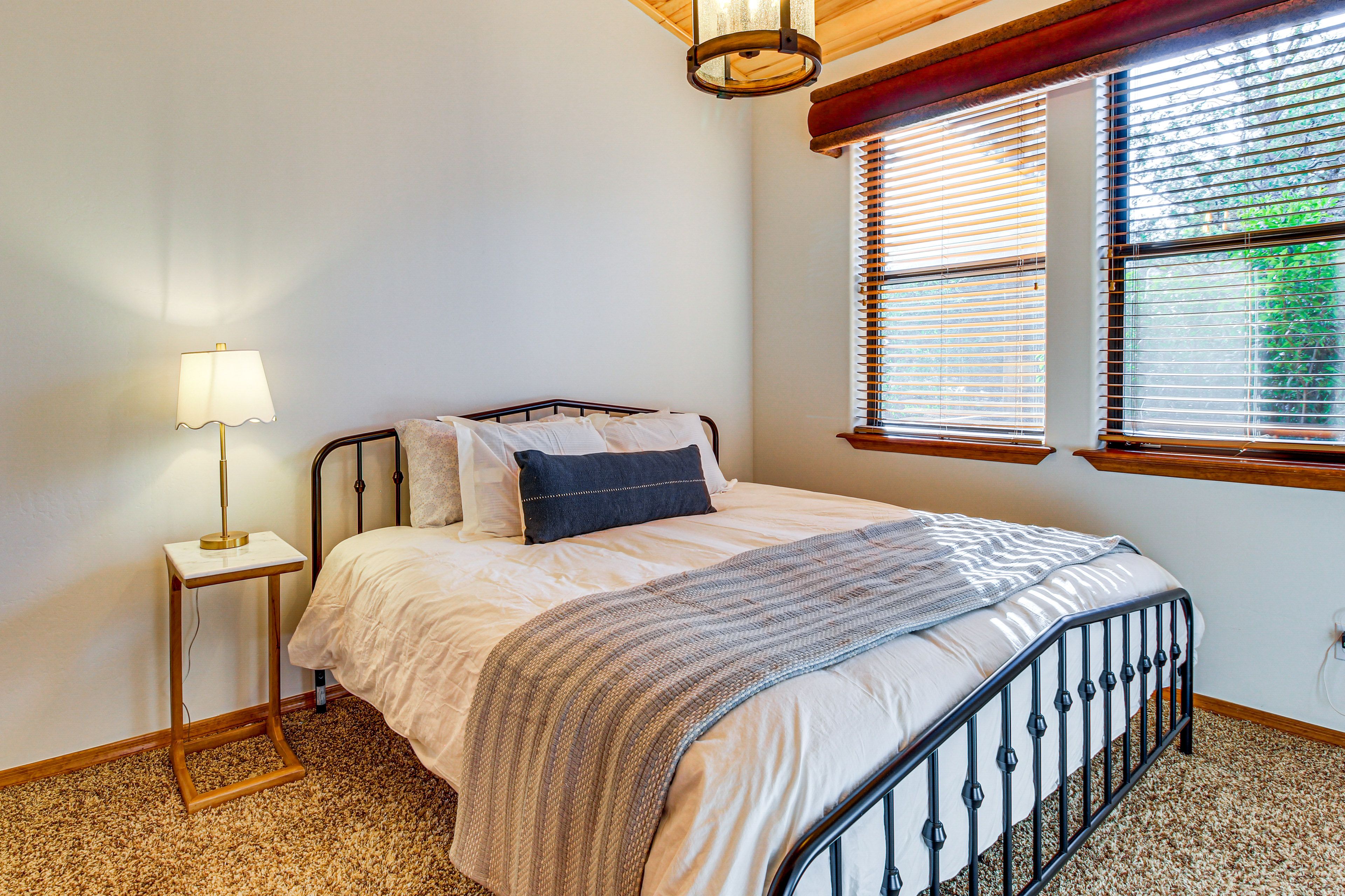 Bedroom 3 | Queen Bed