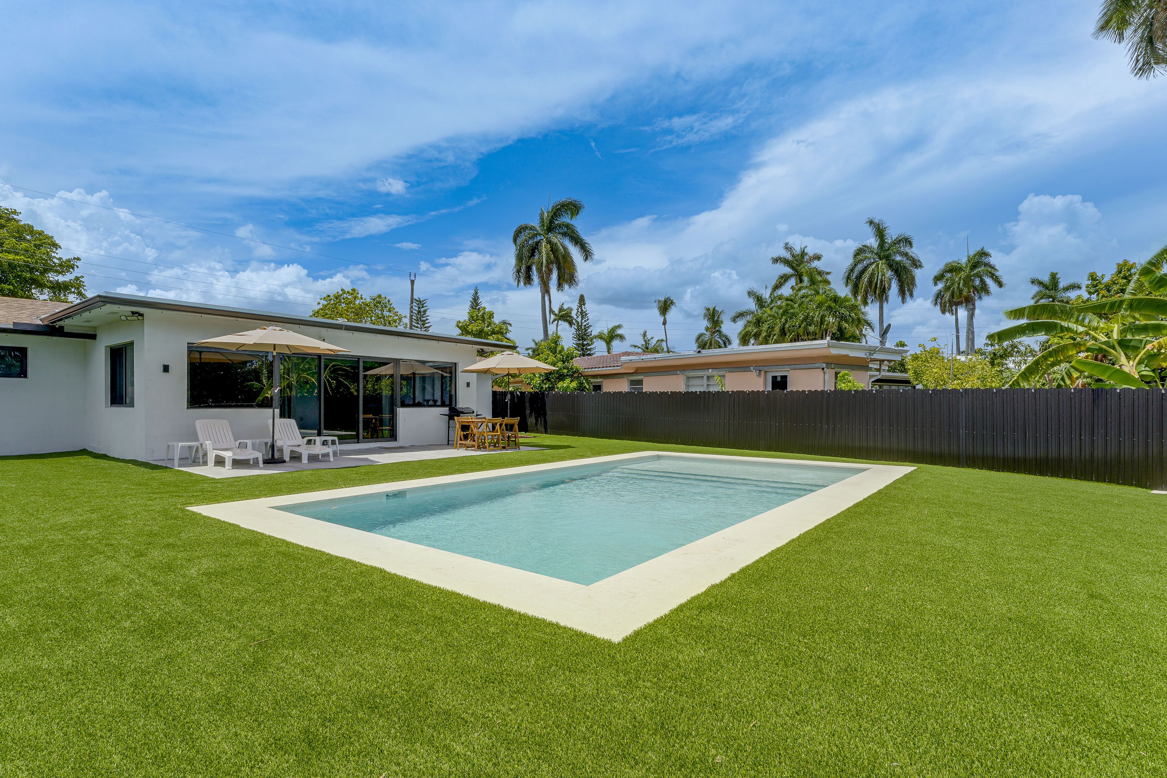 Hollywood Vacation Rental | 3BR | 3.5BA | 1,882 Sq Ft