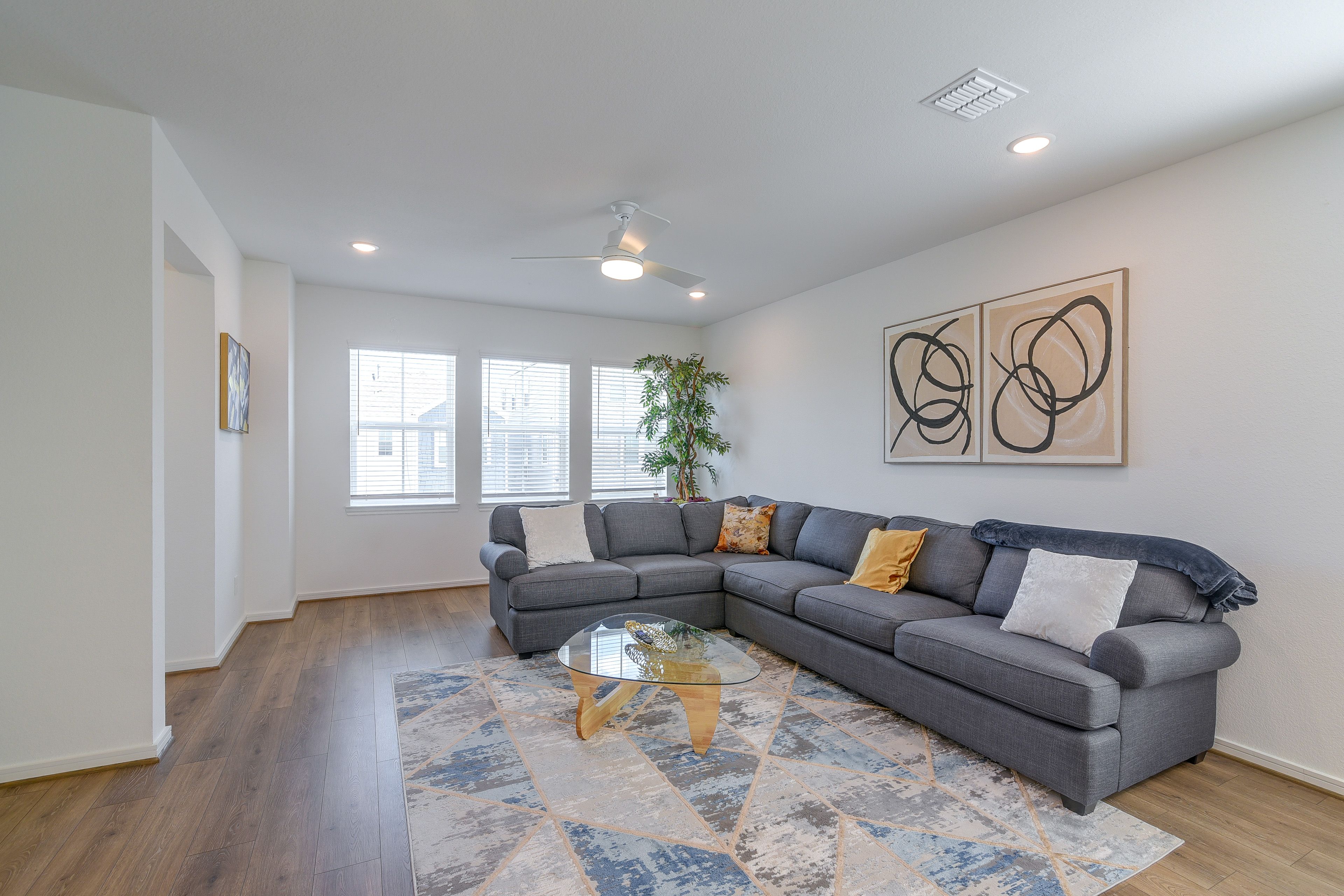 Open-Concept Living/Dining