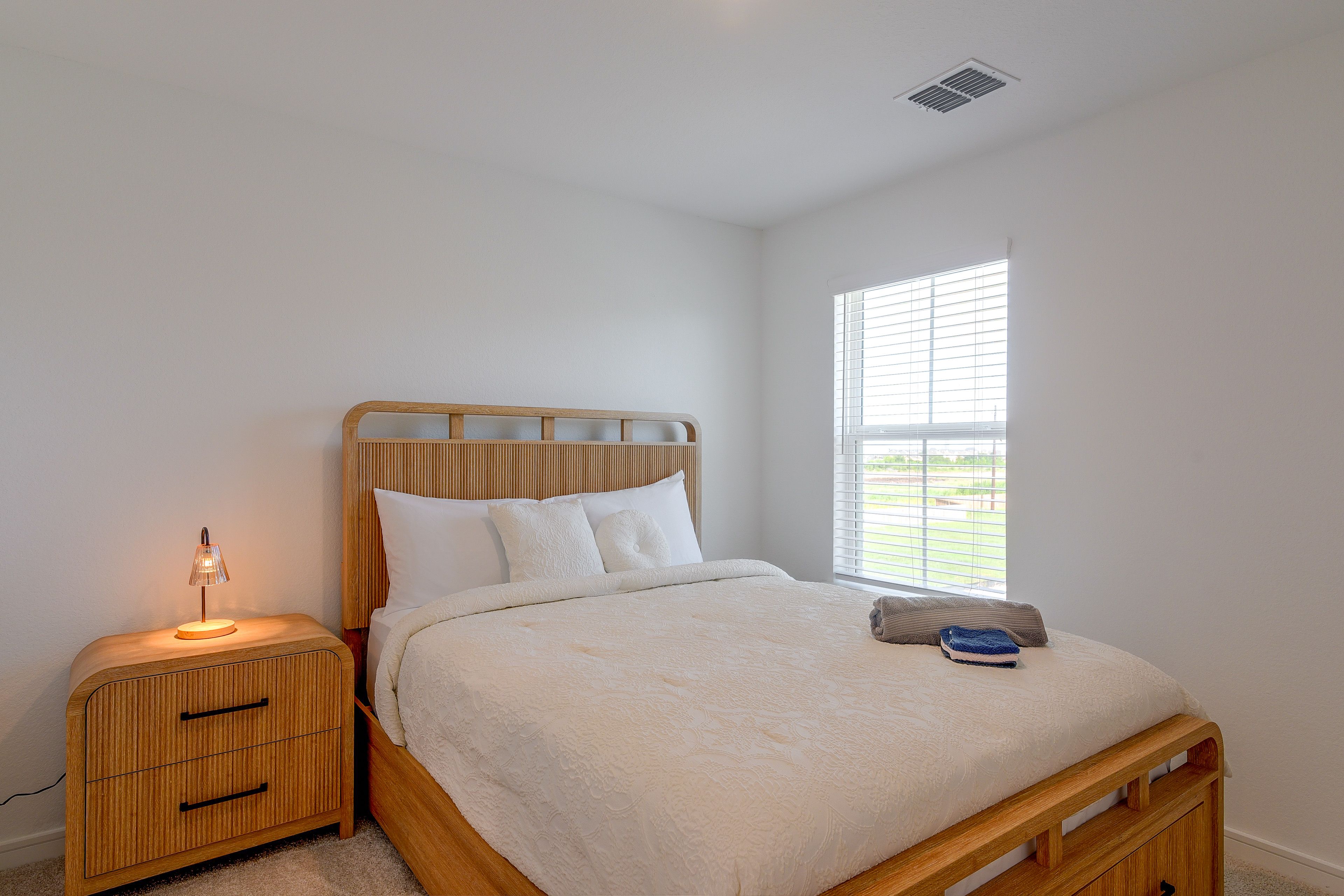 Bedroom 2 | Queen Bed