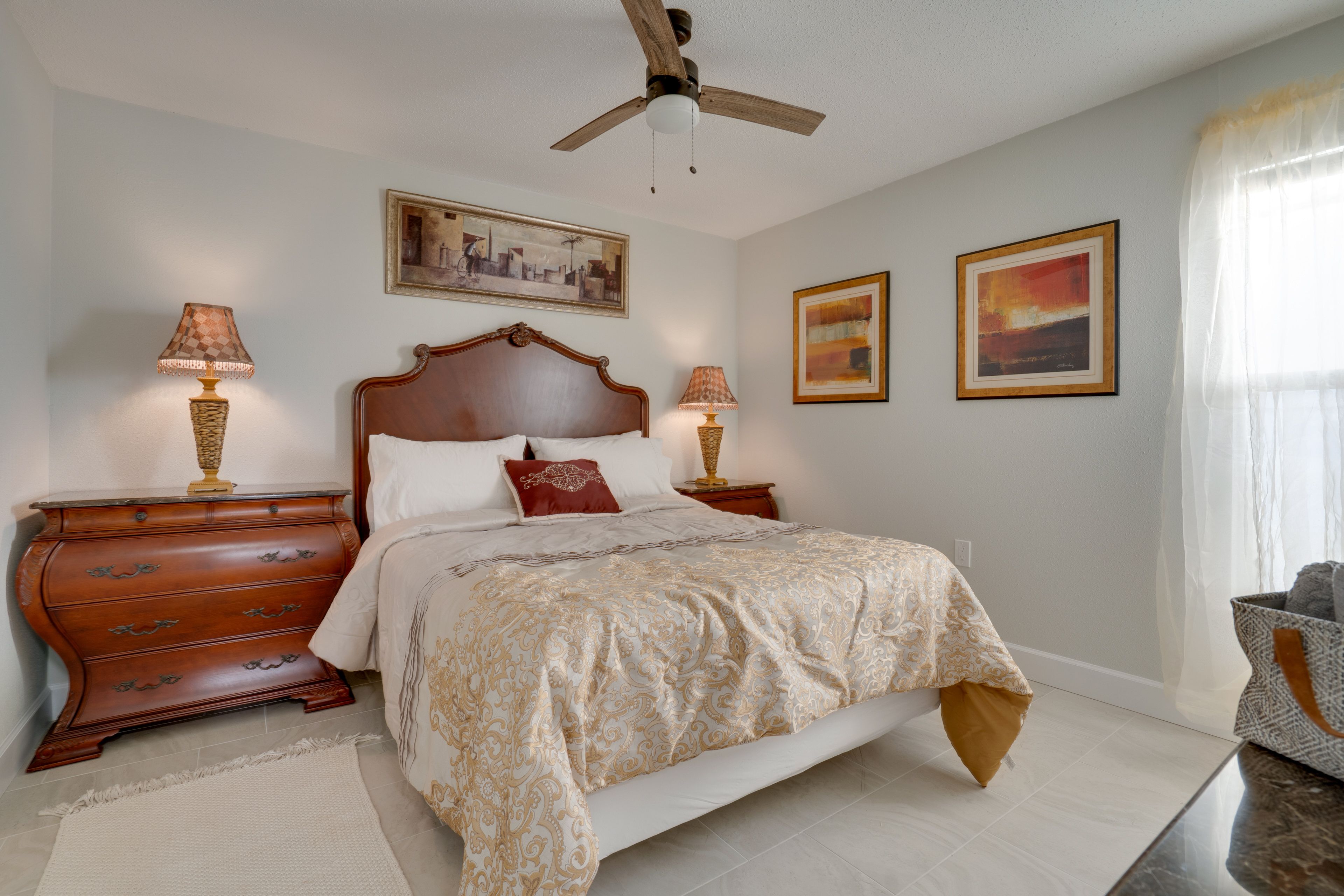 Unit B | Bedroom 3 | Queen Bed