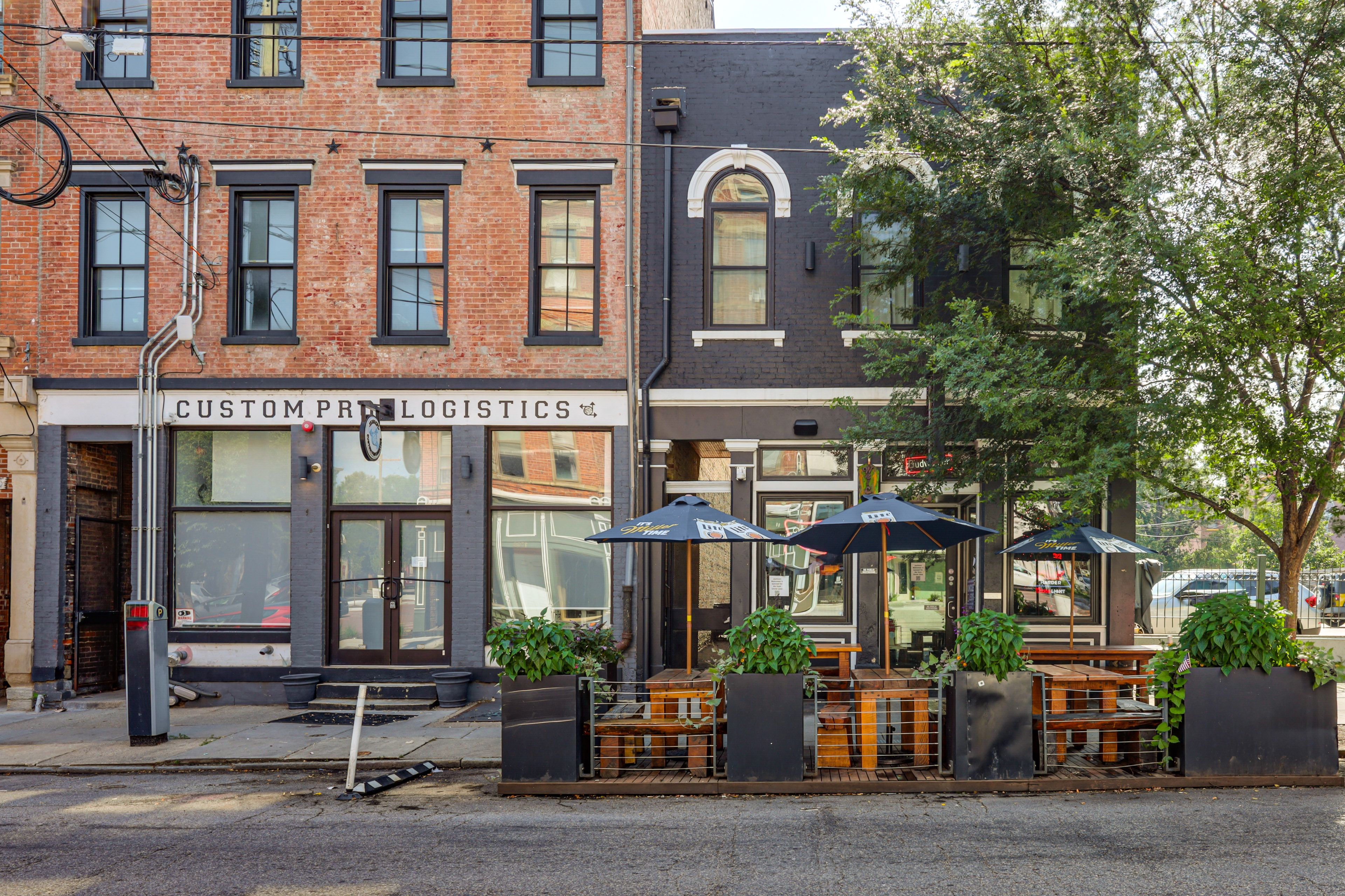 Exterior | Street & Public Parking