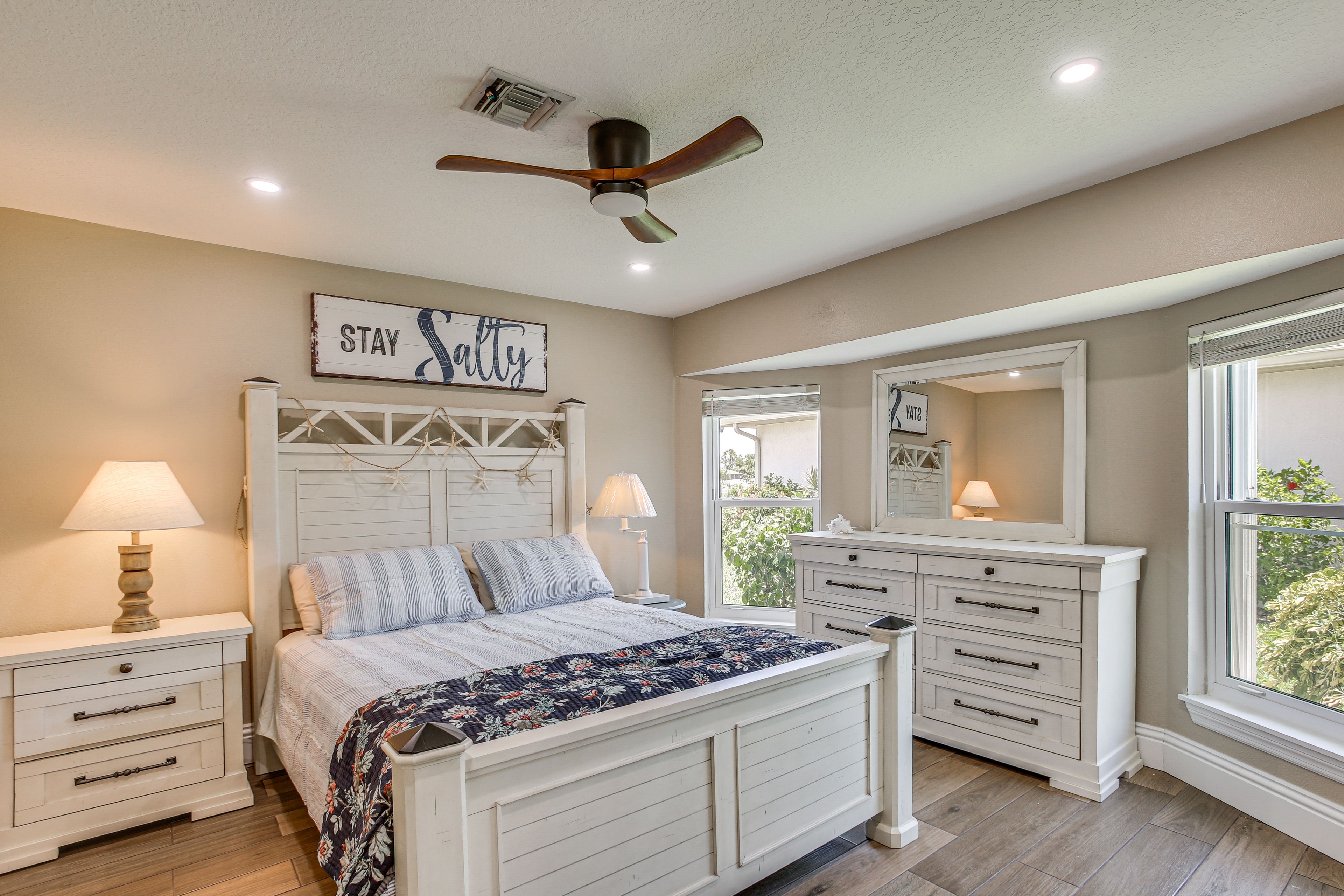 Bedroom 3 | Queen Bed