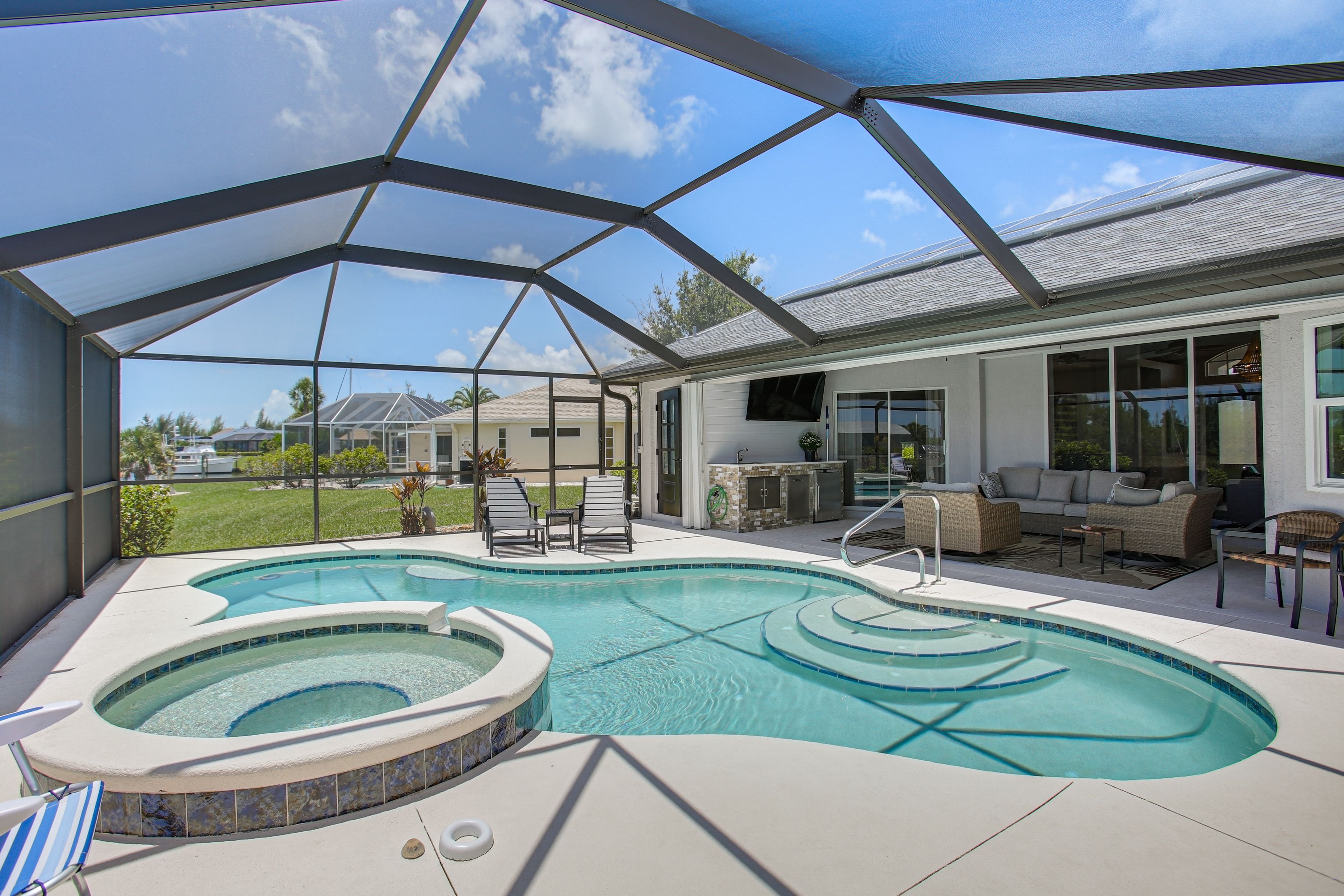 Private Pool & Hot Tub