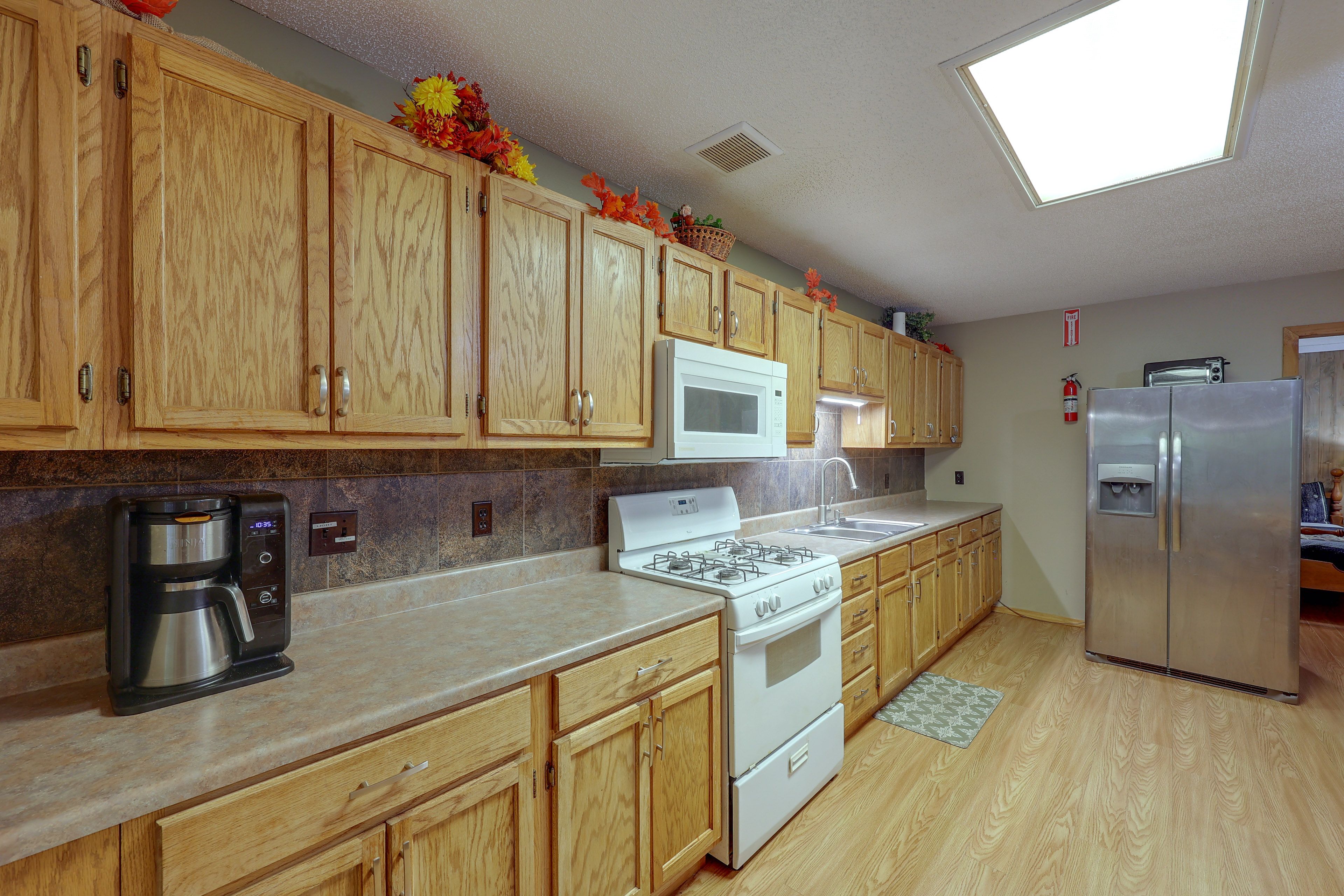 Kitchen & Dining Area