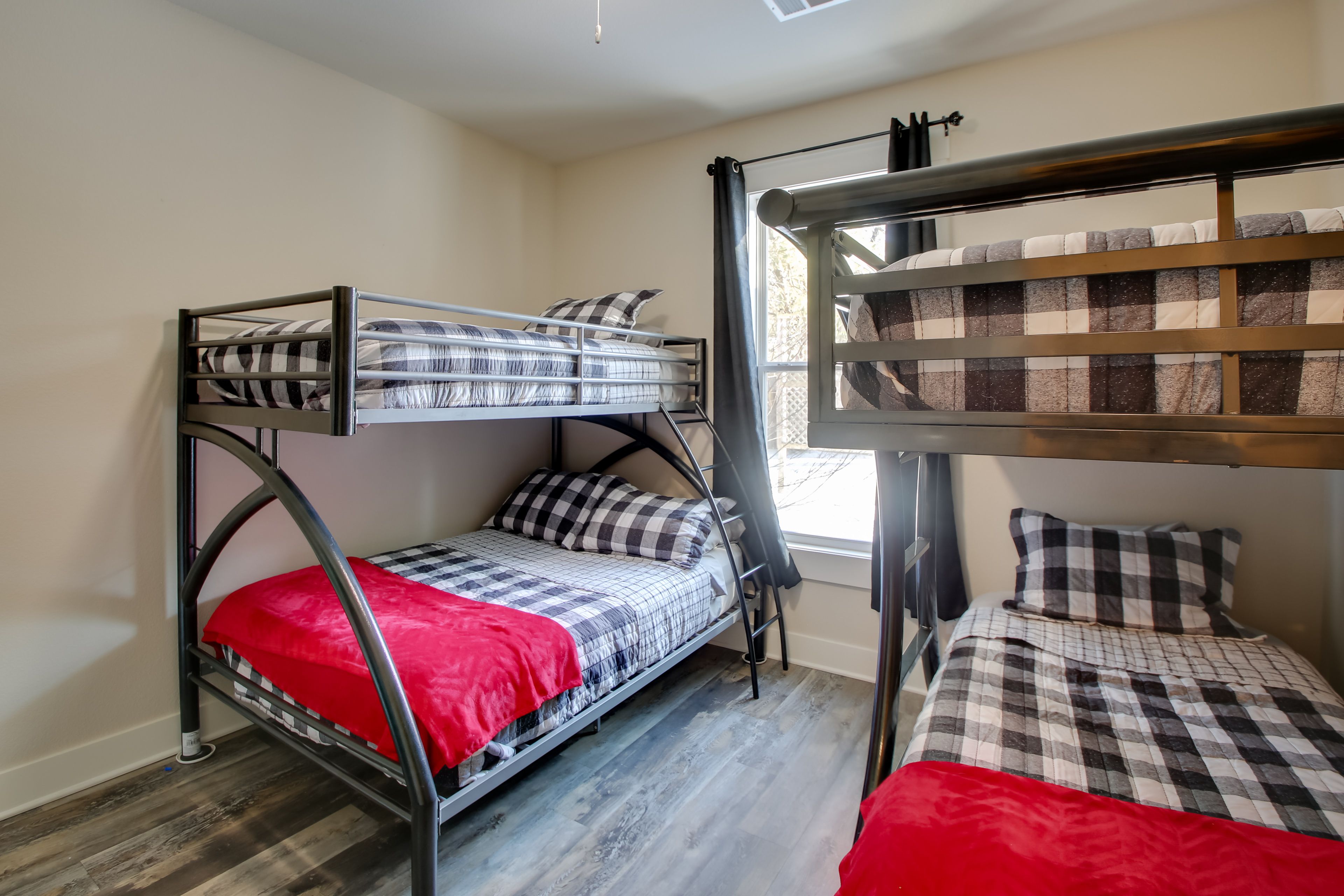 Bedroom 4 | Twin Bunk Bed | Twin/Full Bunk Bed