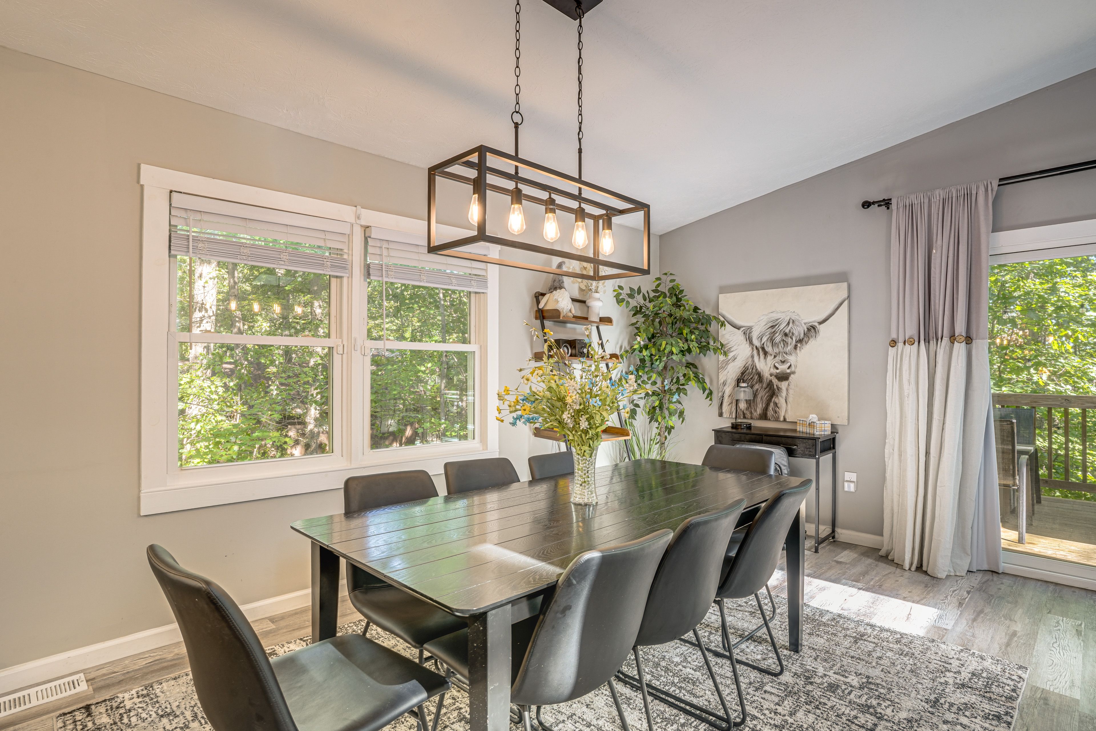 Dining Area | Dishware/Flatware Provided | Main Level