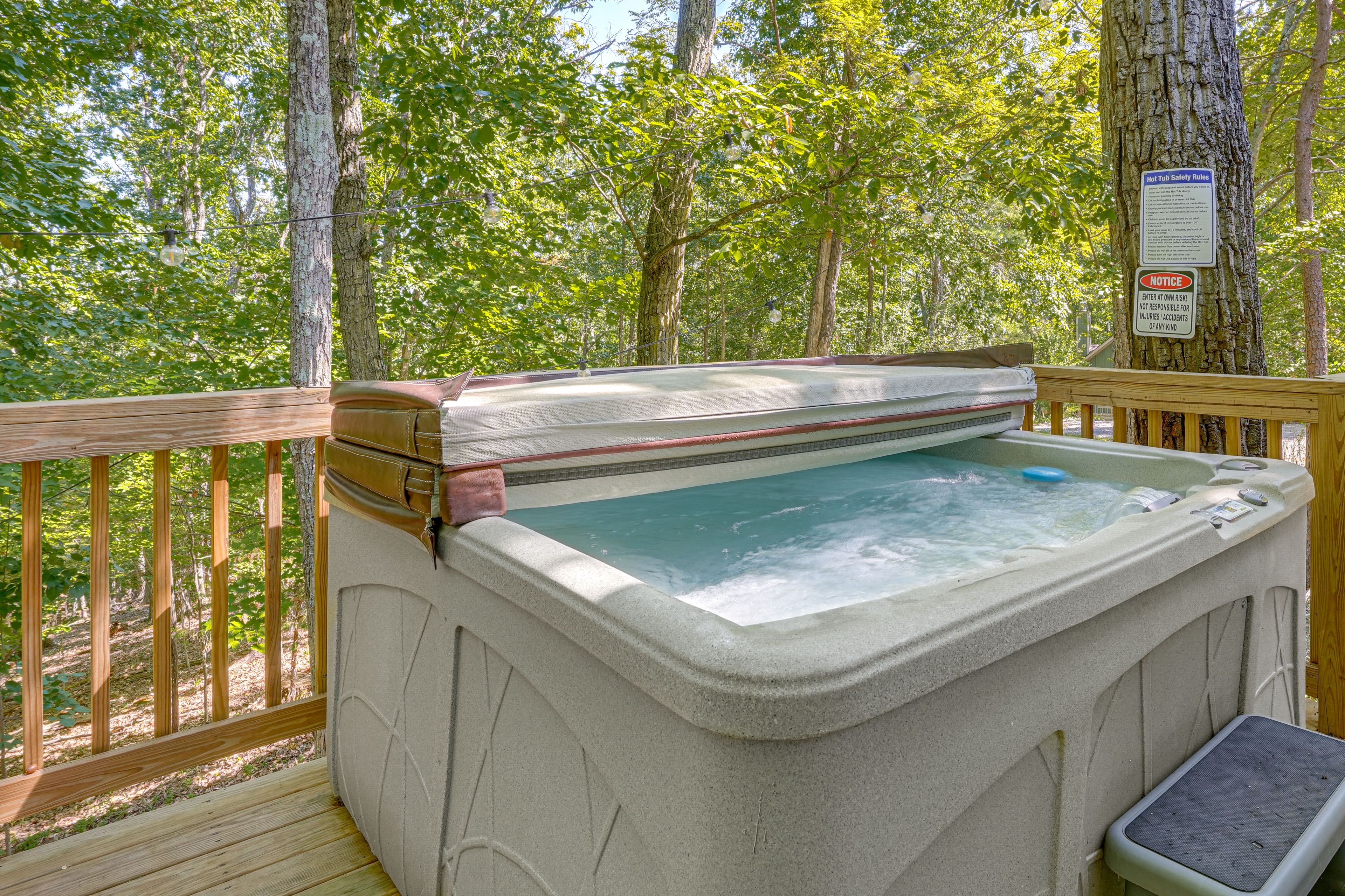 Deck | Hot Tub | Dining Area | Grill