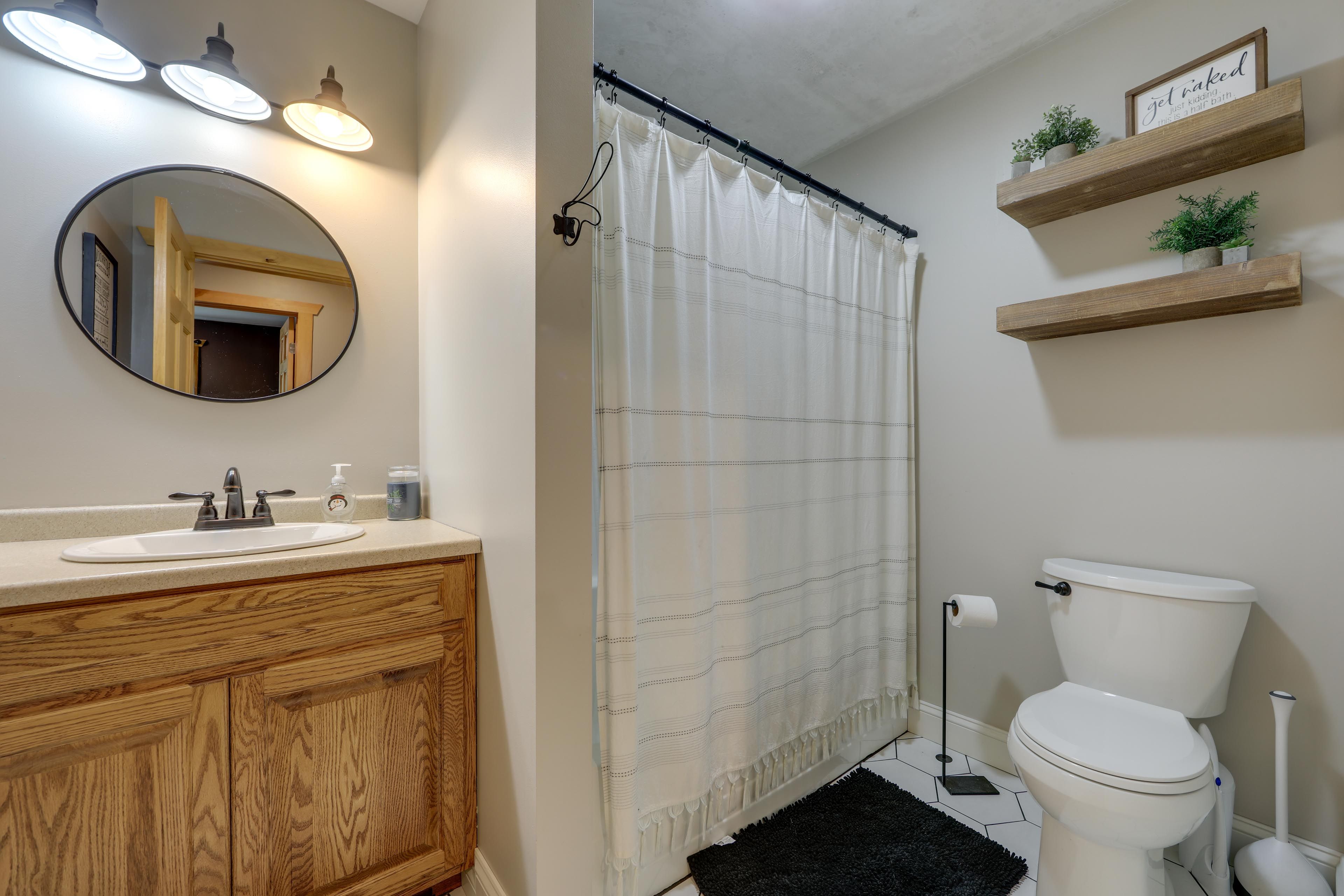 Full Bathroom | 2nd Floor