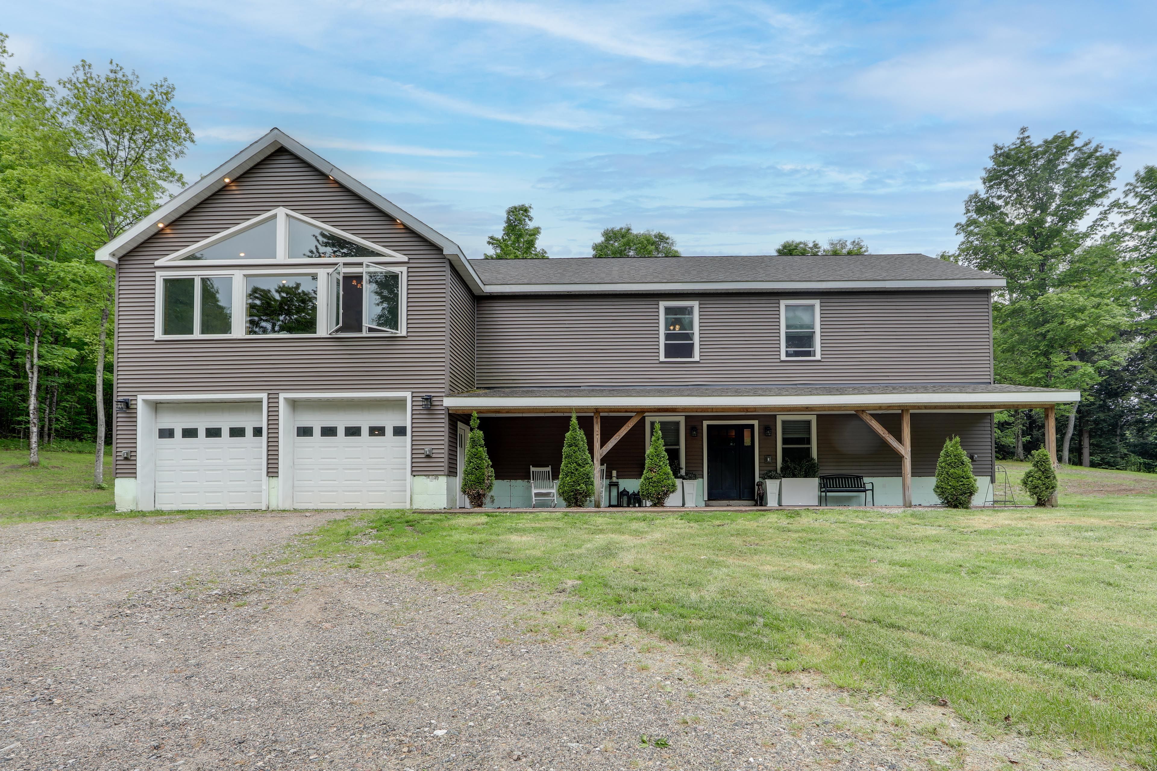 Parking | Inclined Driveway (4 Vehicles) | Trailer Parking Available