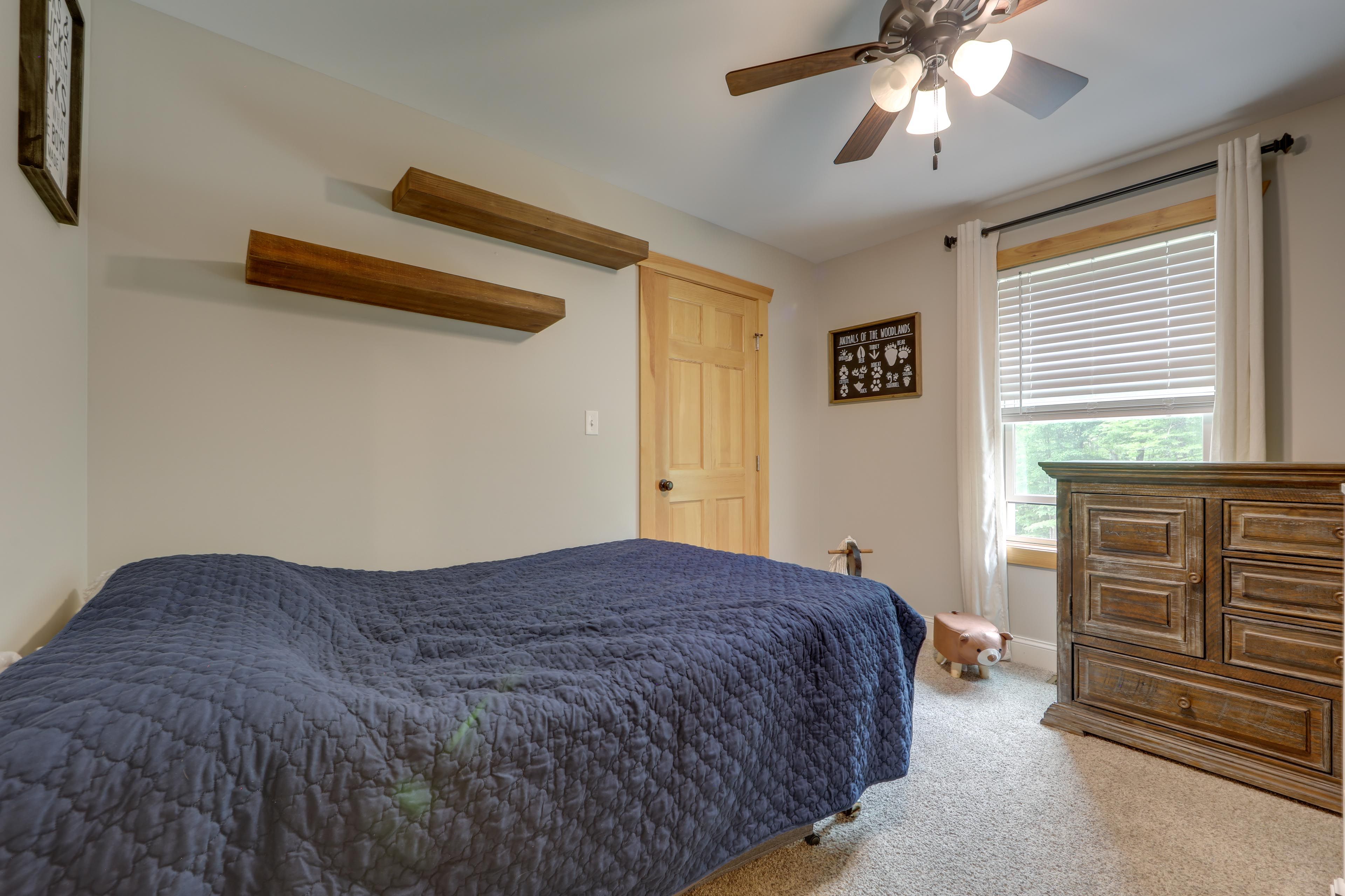 Bedroom 2 | Queen Bed | Crib | 2nd Floor