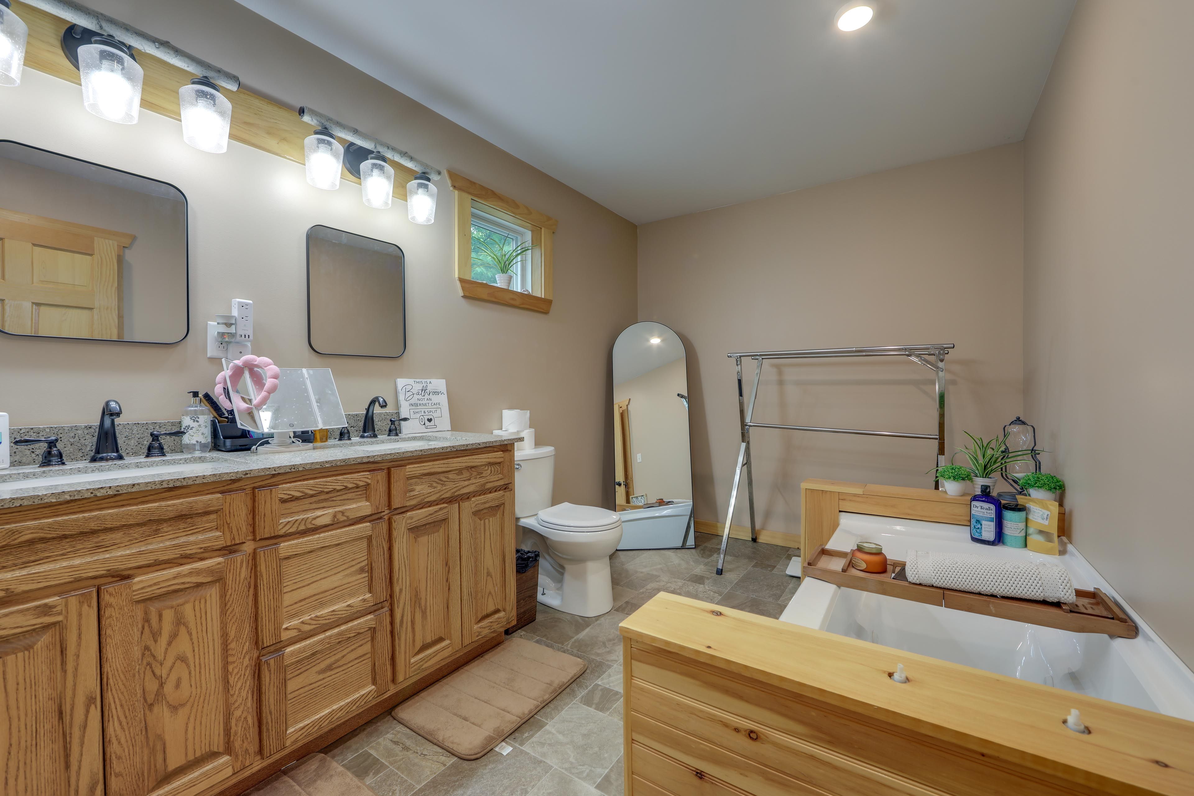 Full Bathroom | 2nd Floor