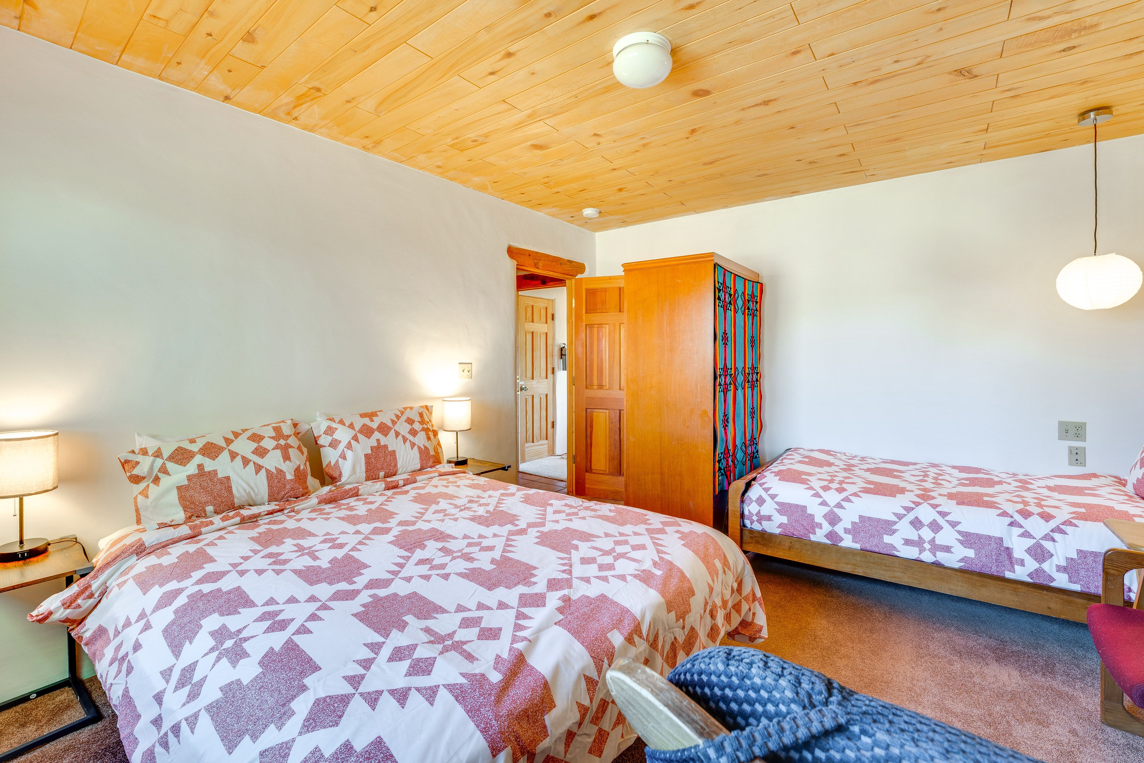 Bedroom 2 | Queen Bed | Twin Bed