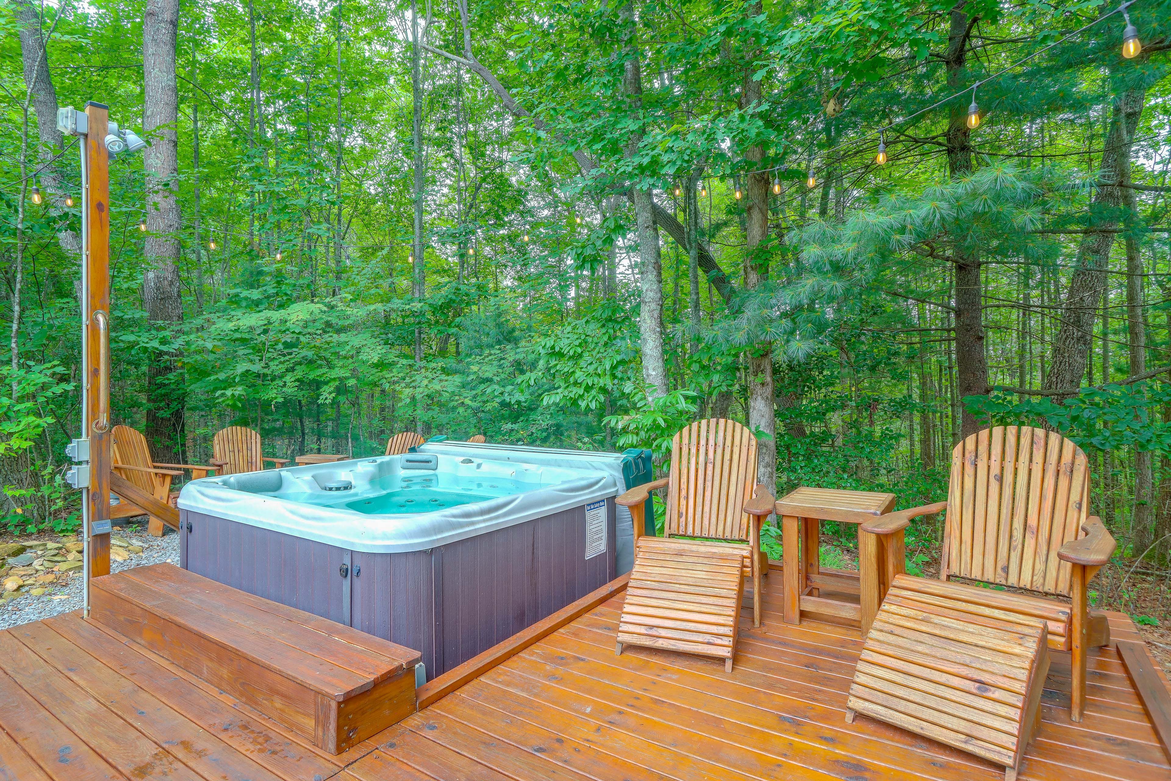 Cherry Log Vacation Rental | 2BR | 2BA | 912 Sq Ft