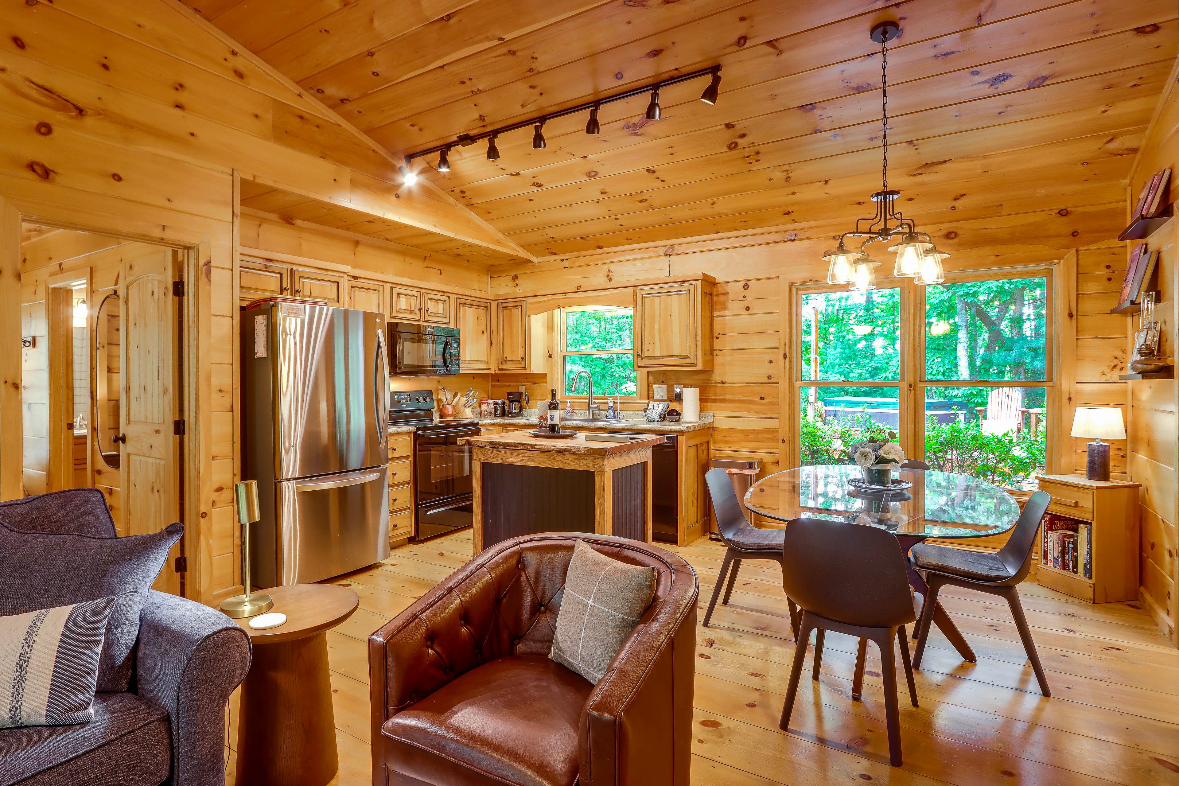 Property Interior | Single-Story Cabin