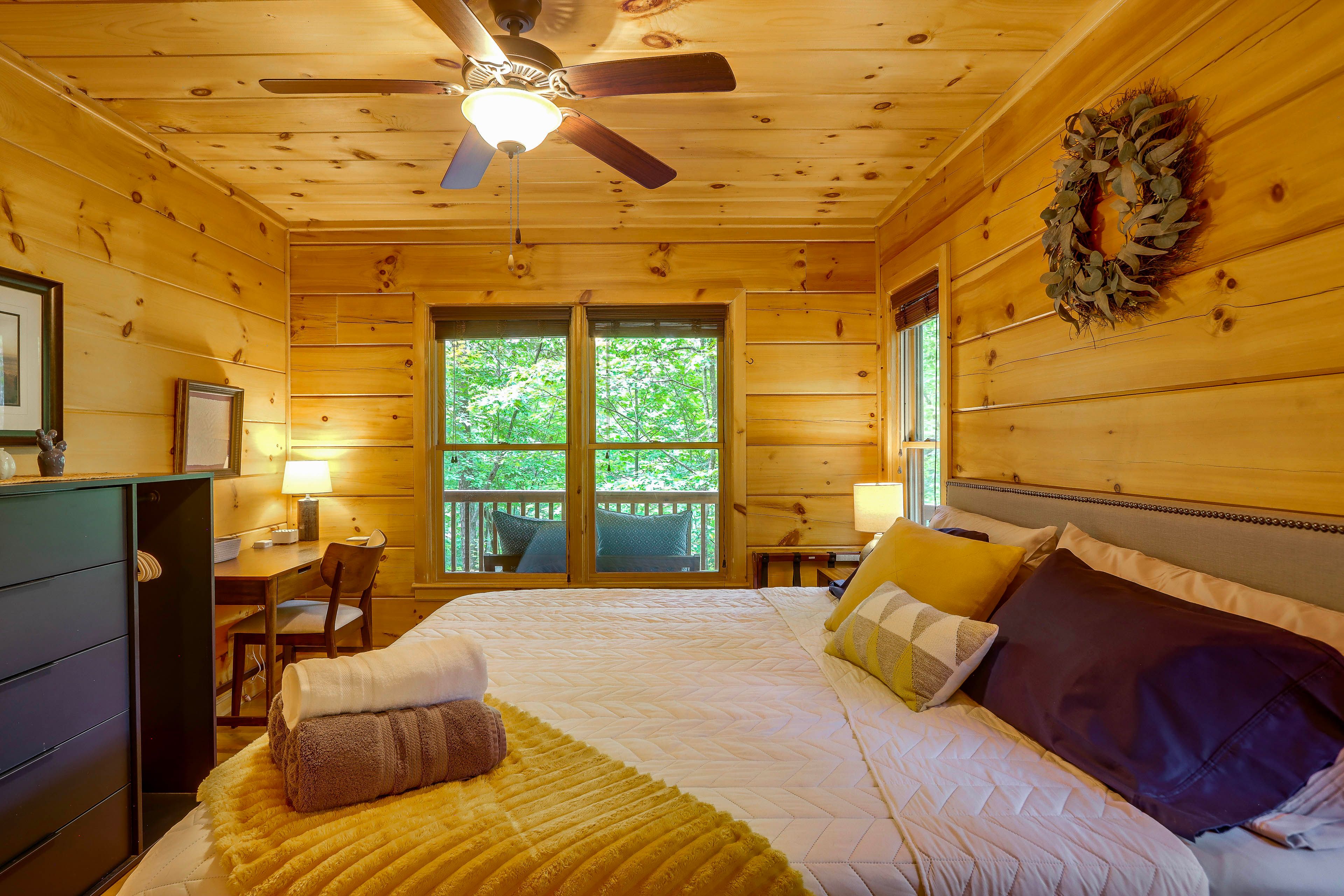 Bedroom 1 | King Bed