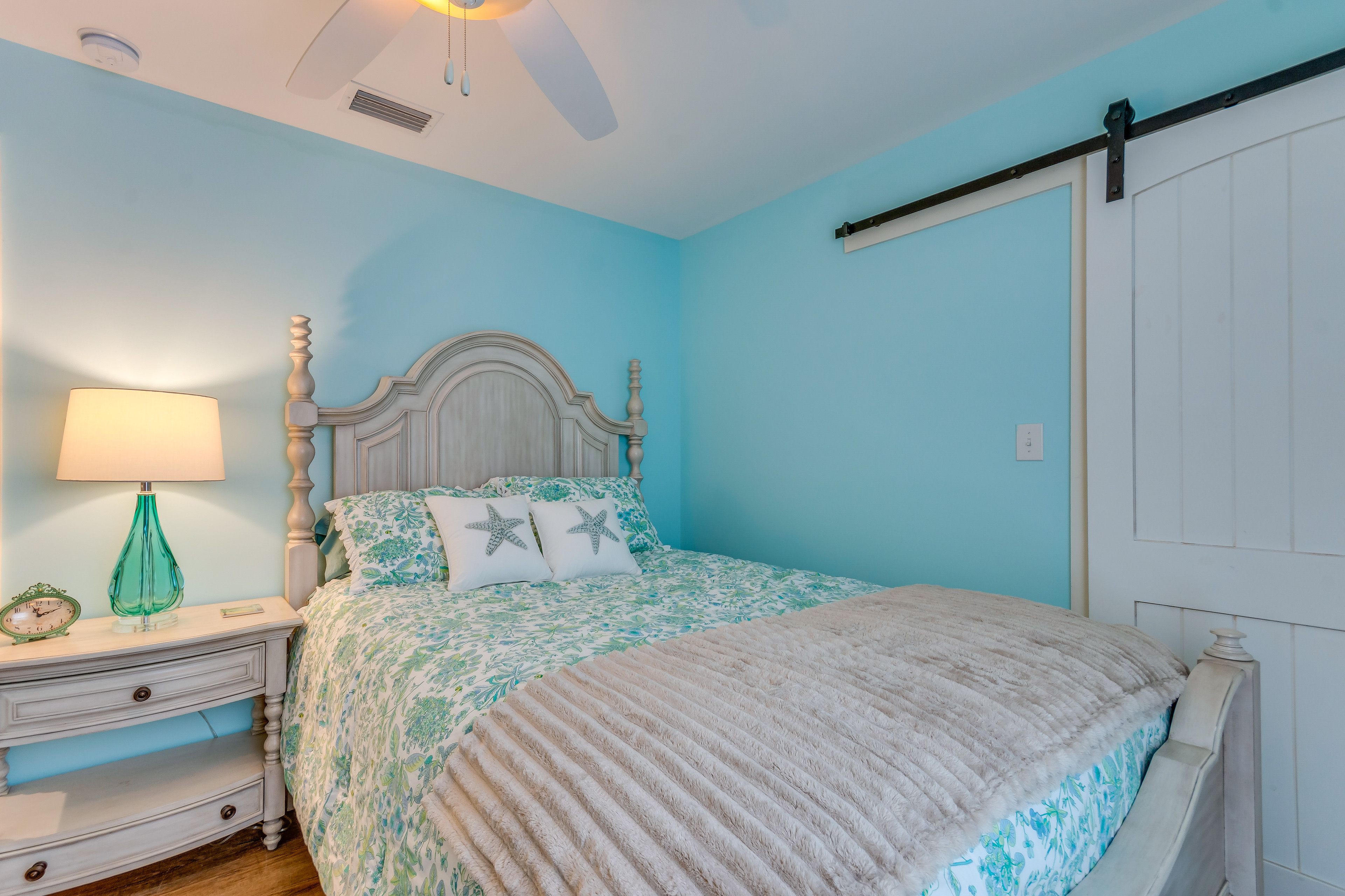Bedroom 2 | Queen Bed