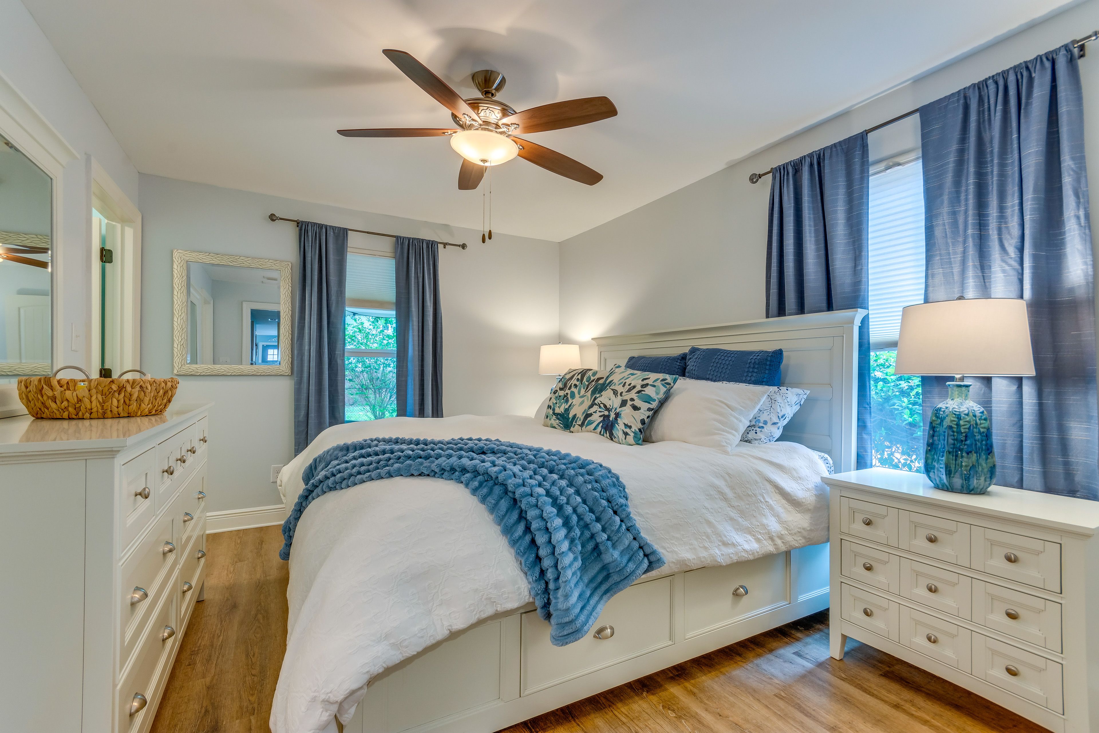 Bedroom 1 | King Bed