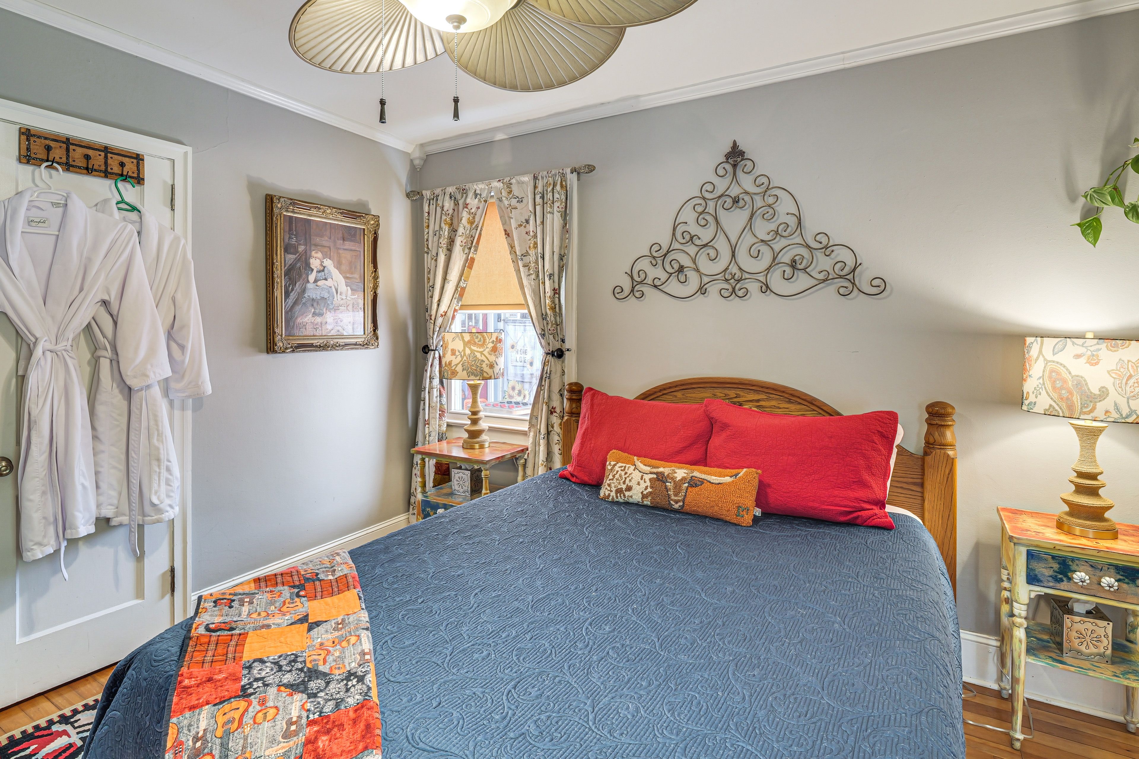 Bedroom 2 | Queen Bed