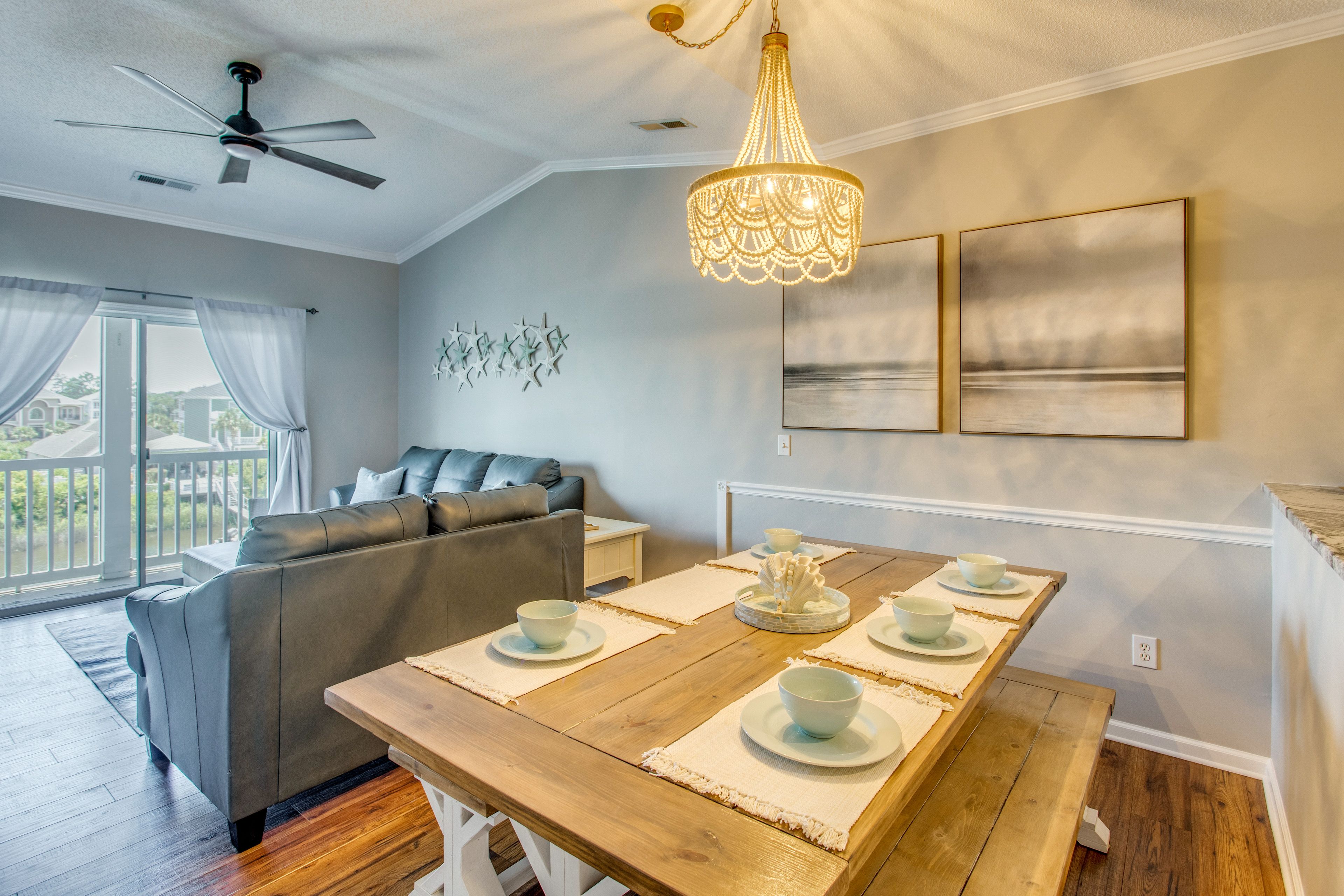 Dining Area | Dishware/Flatware Provided
