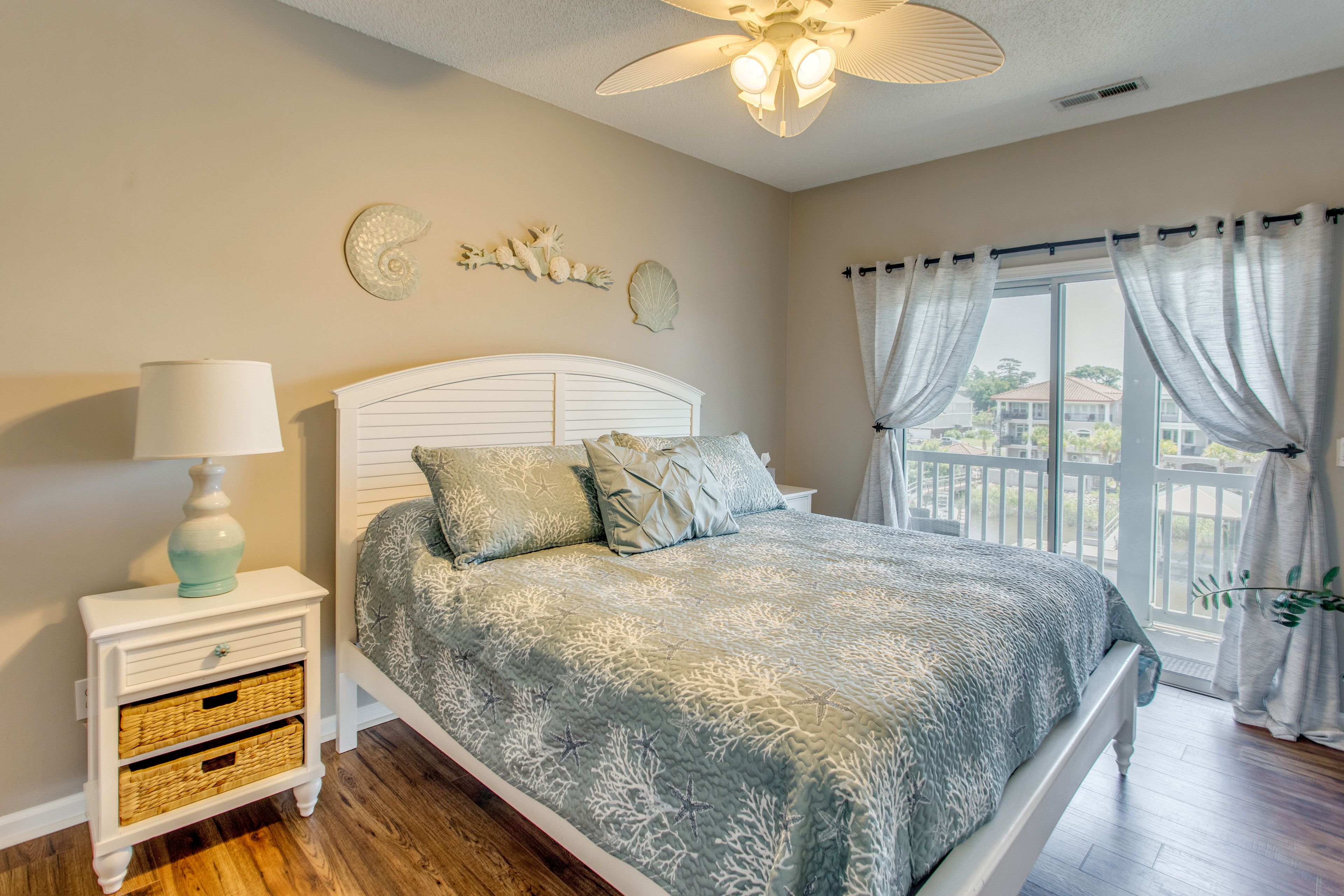 Bedroom 1 | King Bed | Smart TV