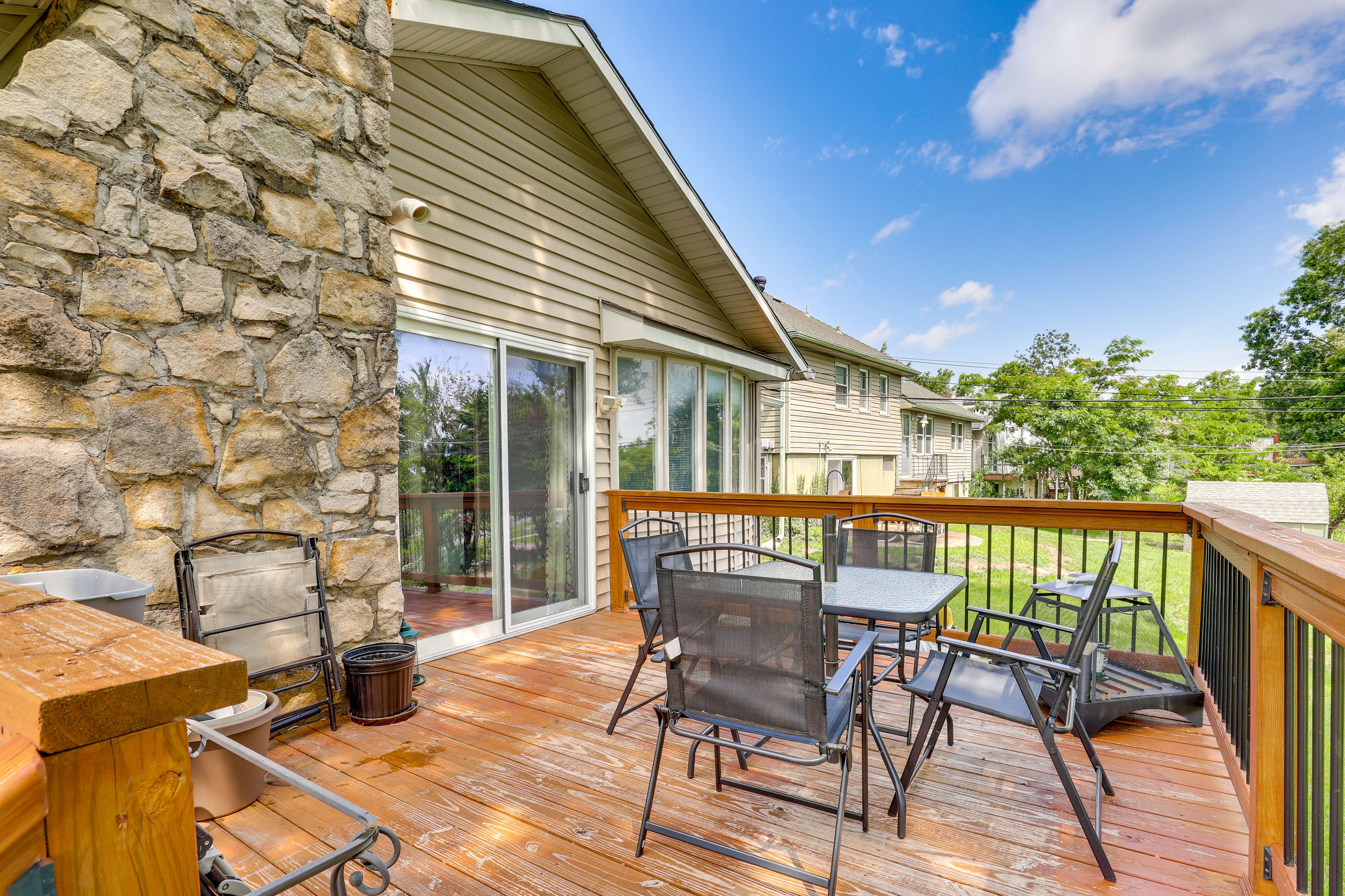 Kansas City Vacation Rental | 3BR | 2.5BA | 2,359 Sq Ft | Stairs Required