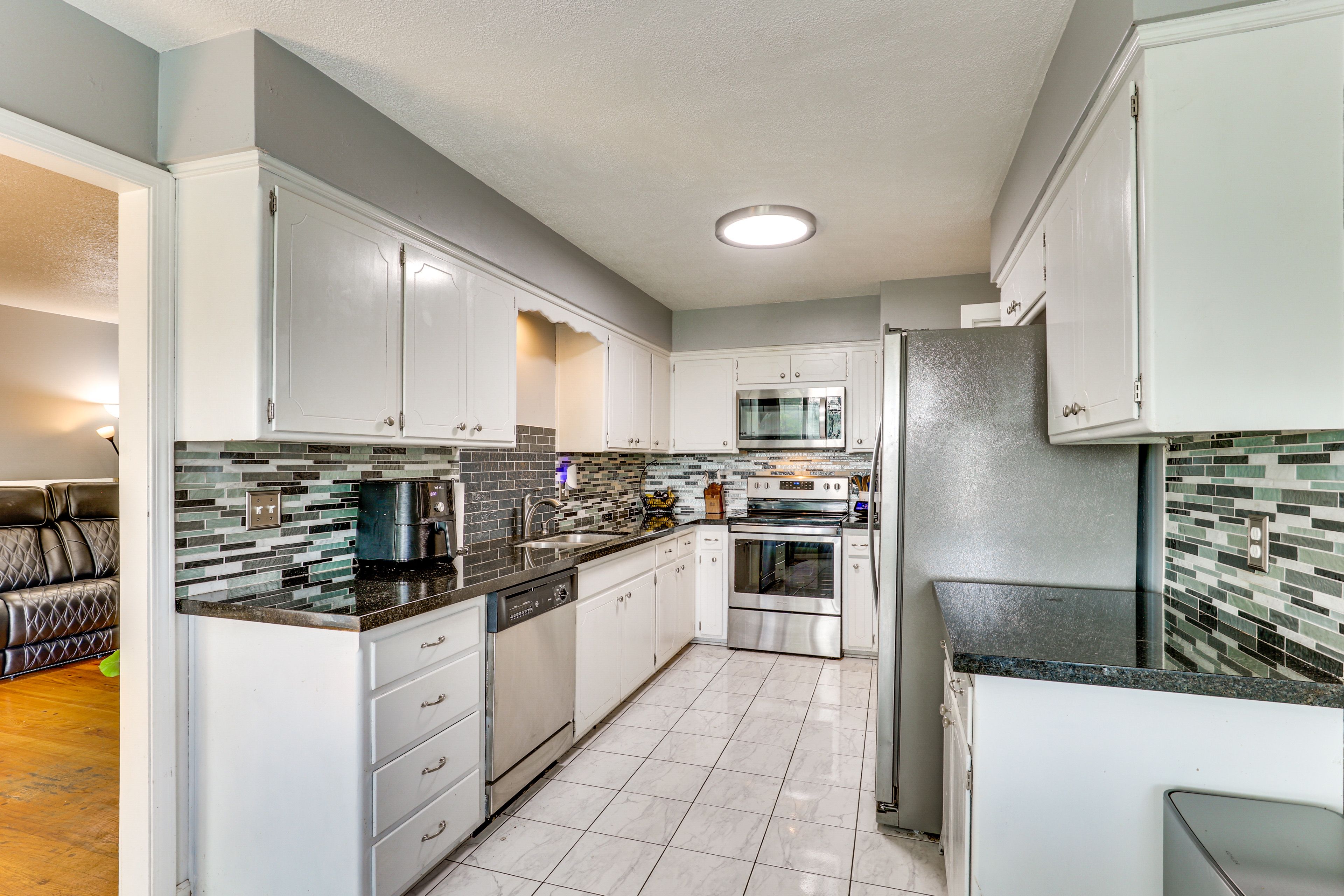 Kitchen | Main Level