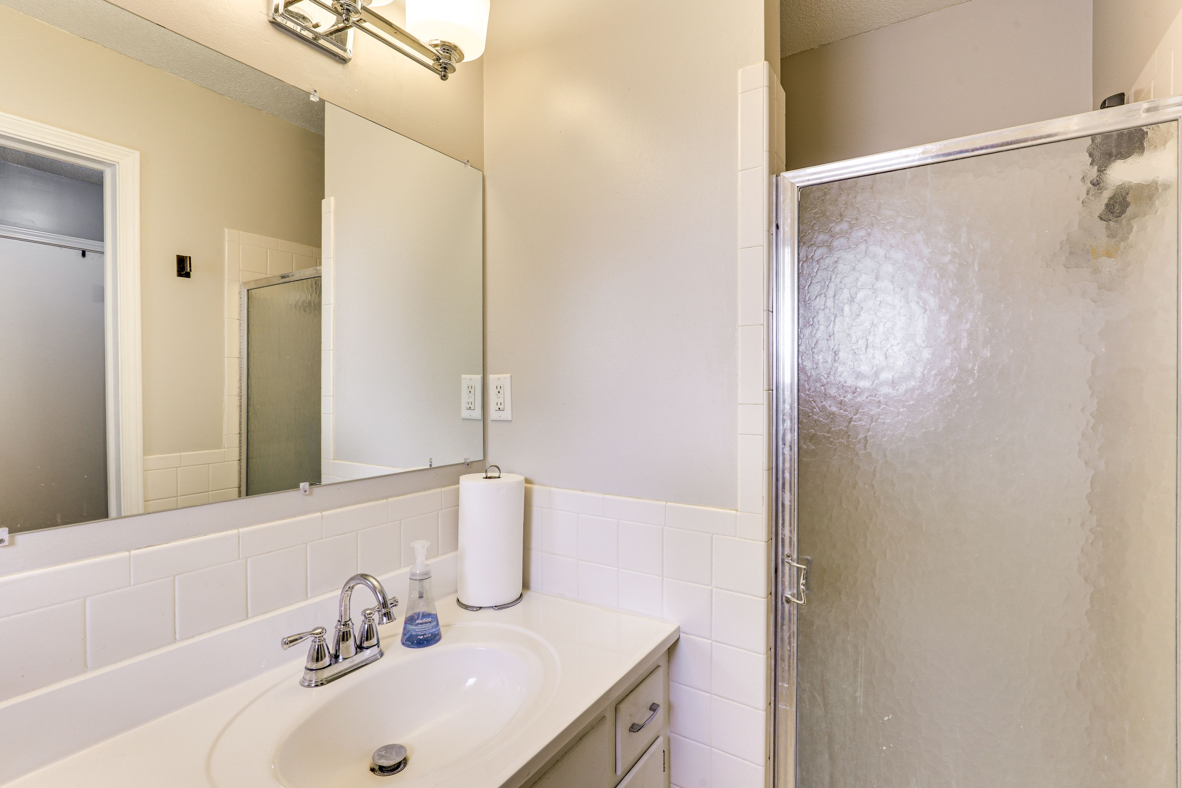 En-Suite Bathroom | Upper Level