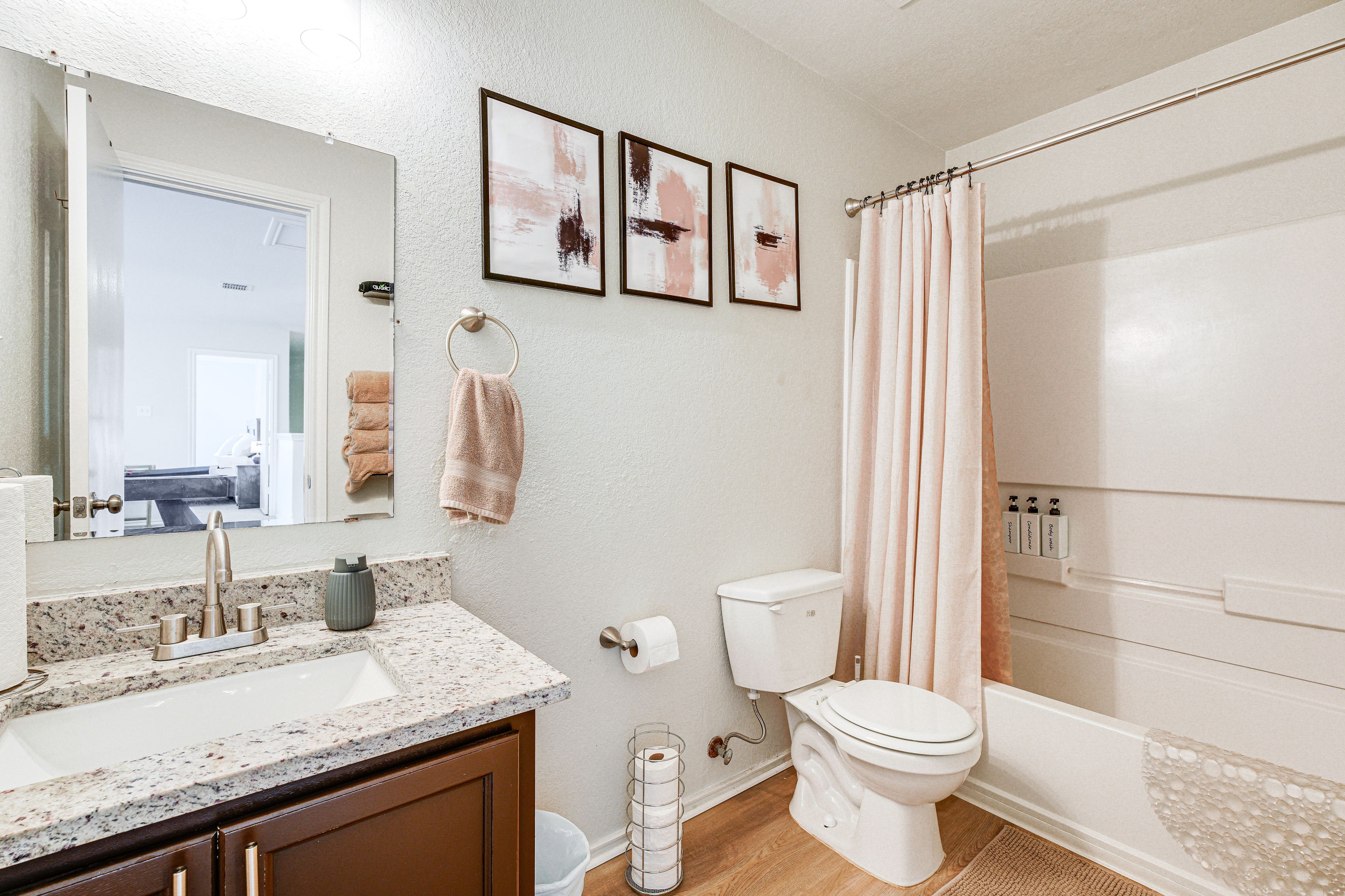 Bathroom | 2nd Floor