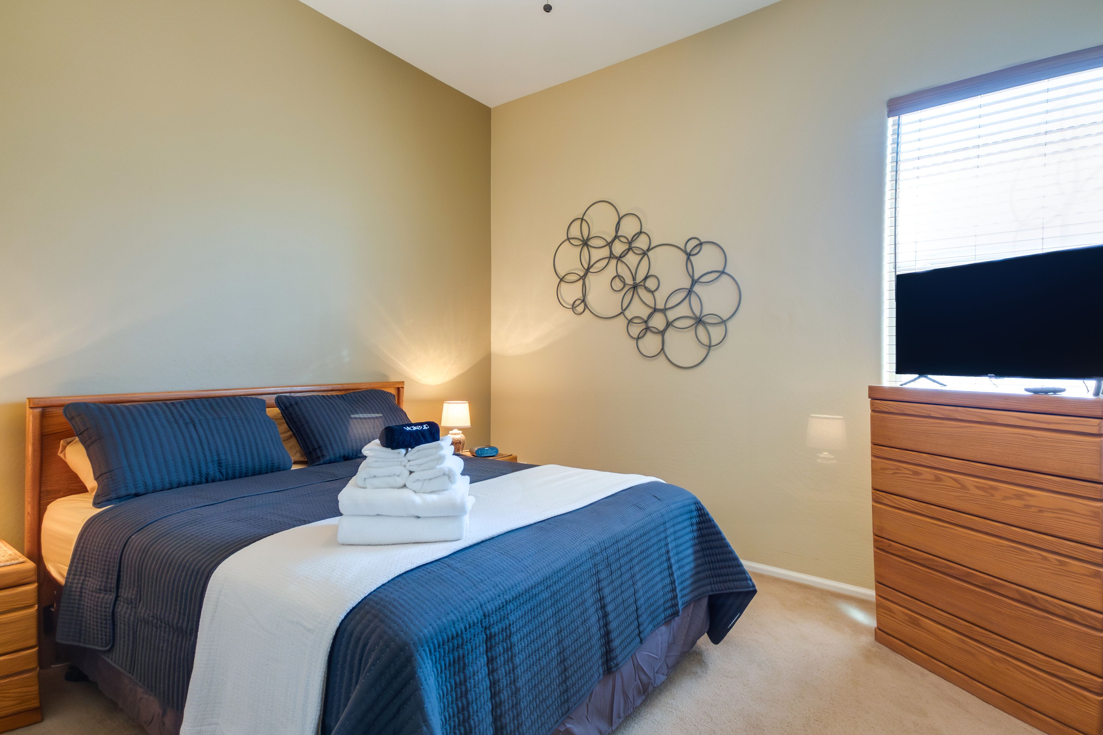 Bedroom 2 | Queen Bed
