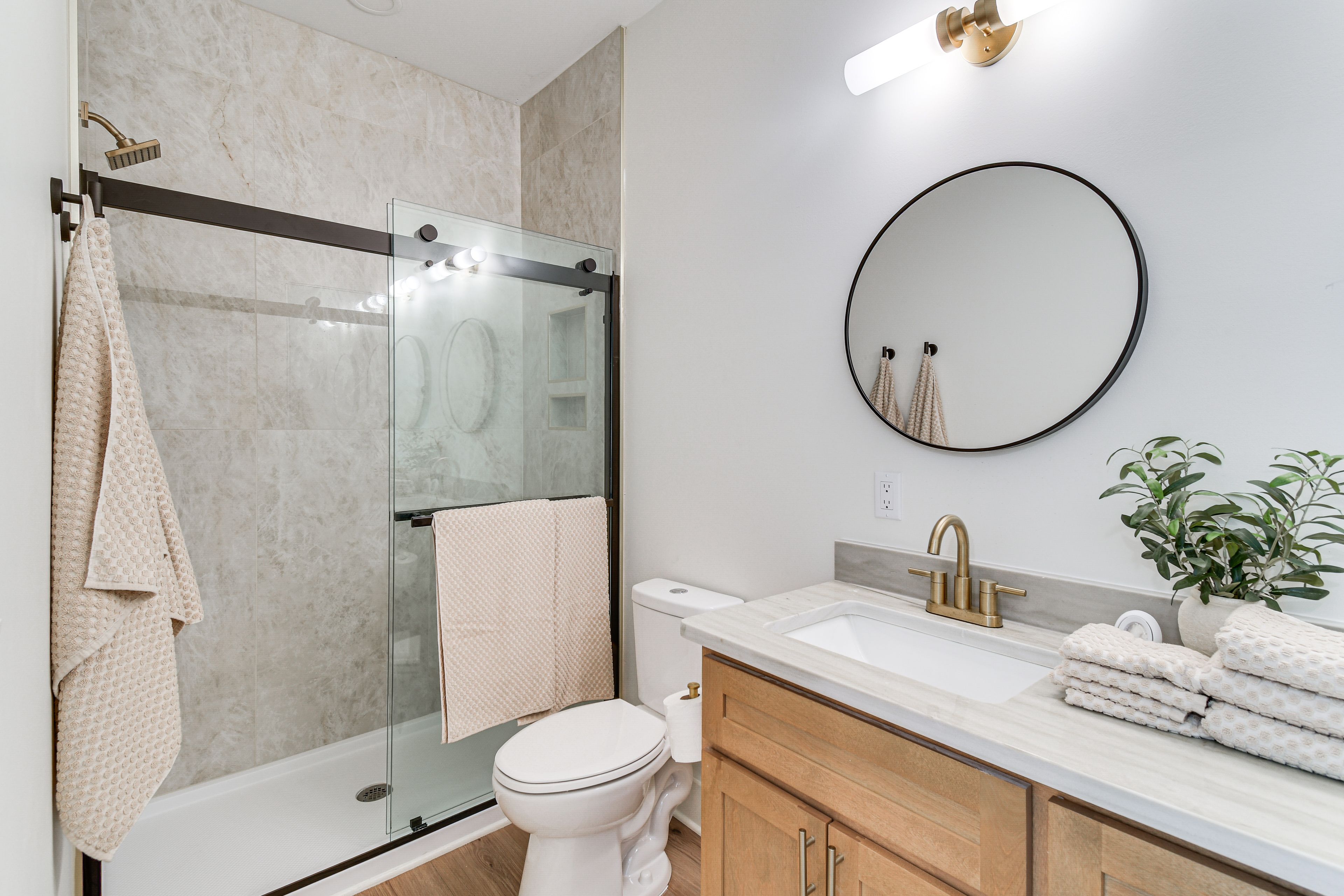 Full Bathroom