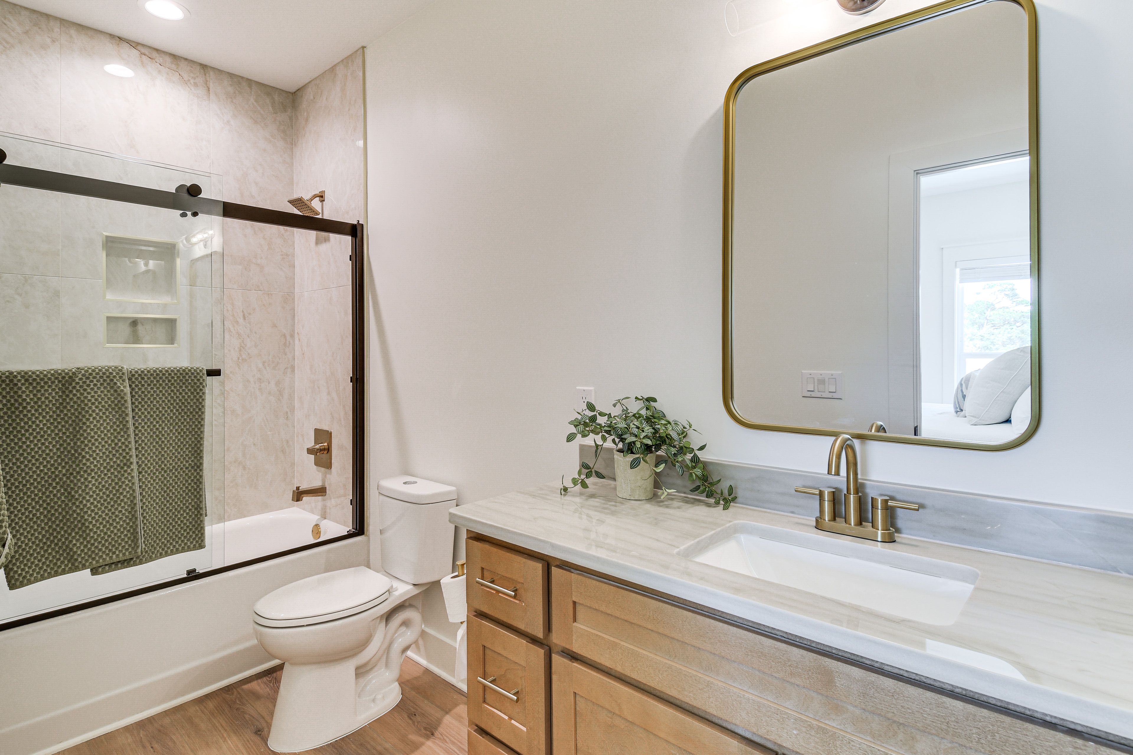 Full Bathroom
