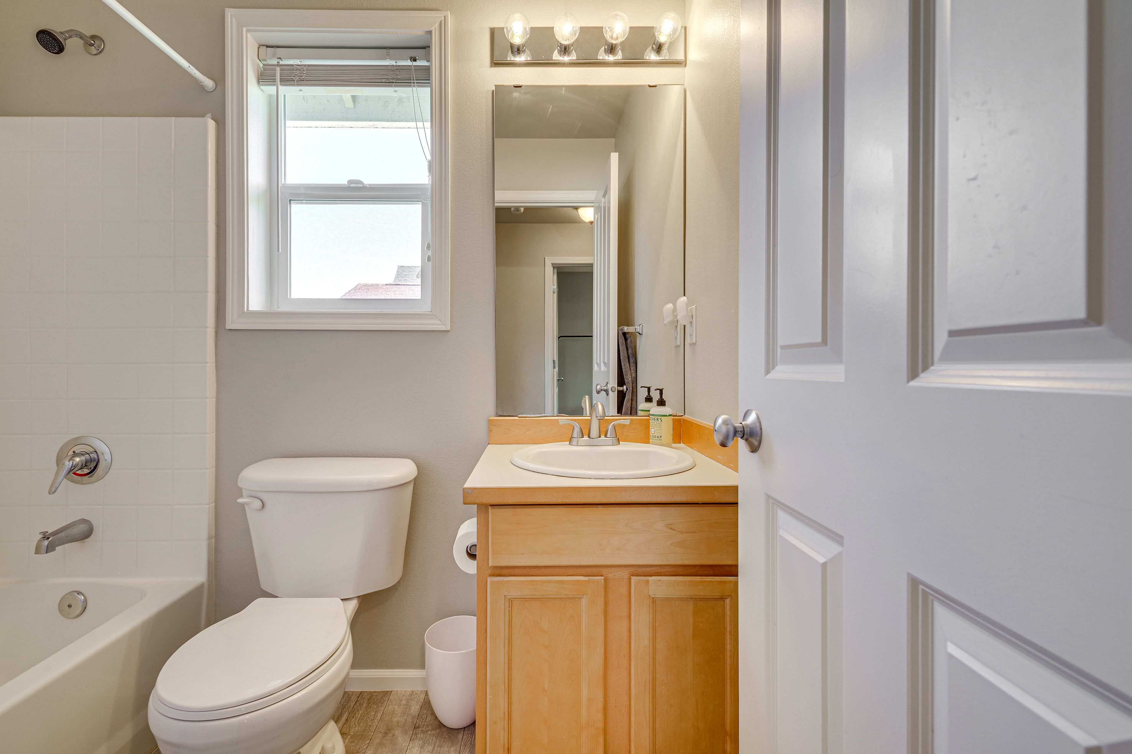 Full Bathroom | 2nd Floor