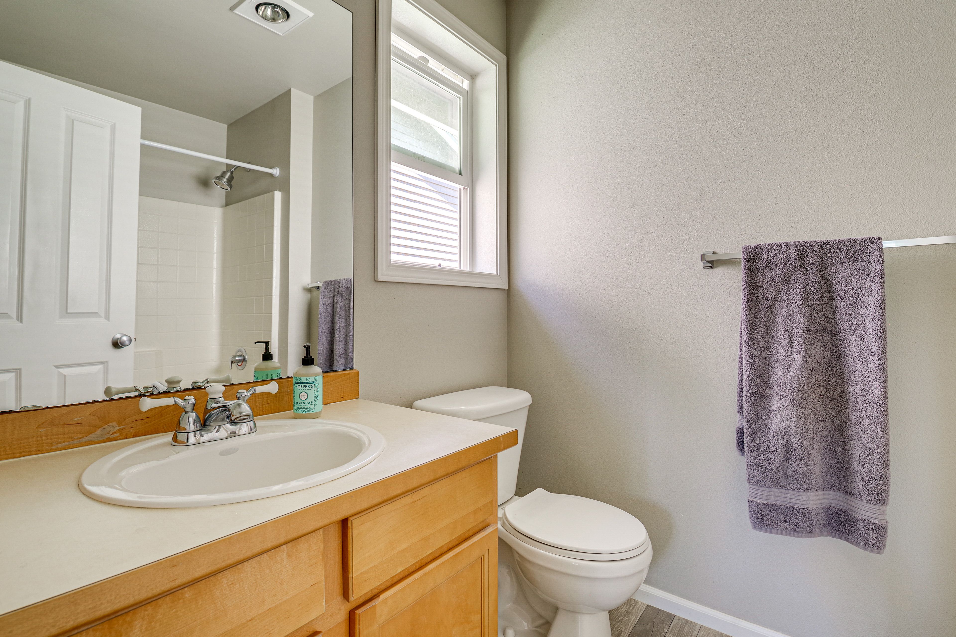 Full Bathroom | 2nd Floor