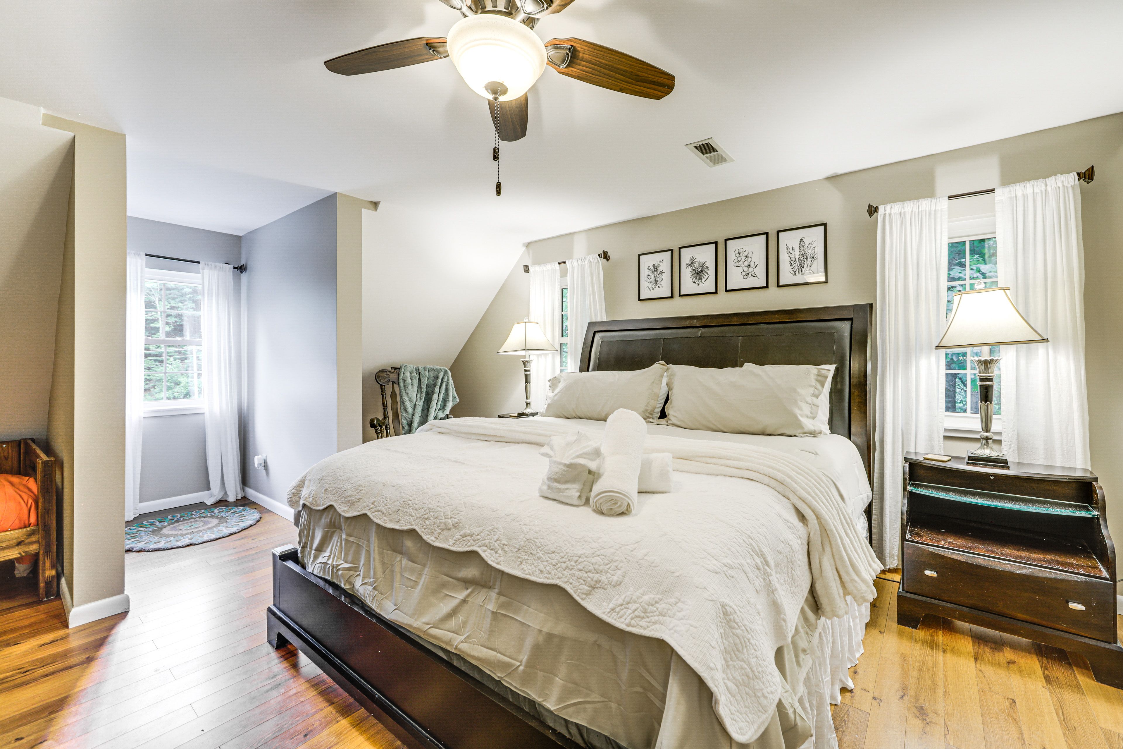 Bedroom 1 | King Bed | Twin Bed | 1st Floor