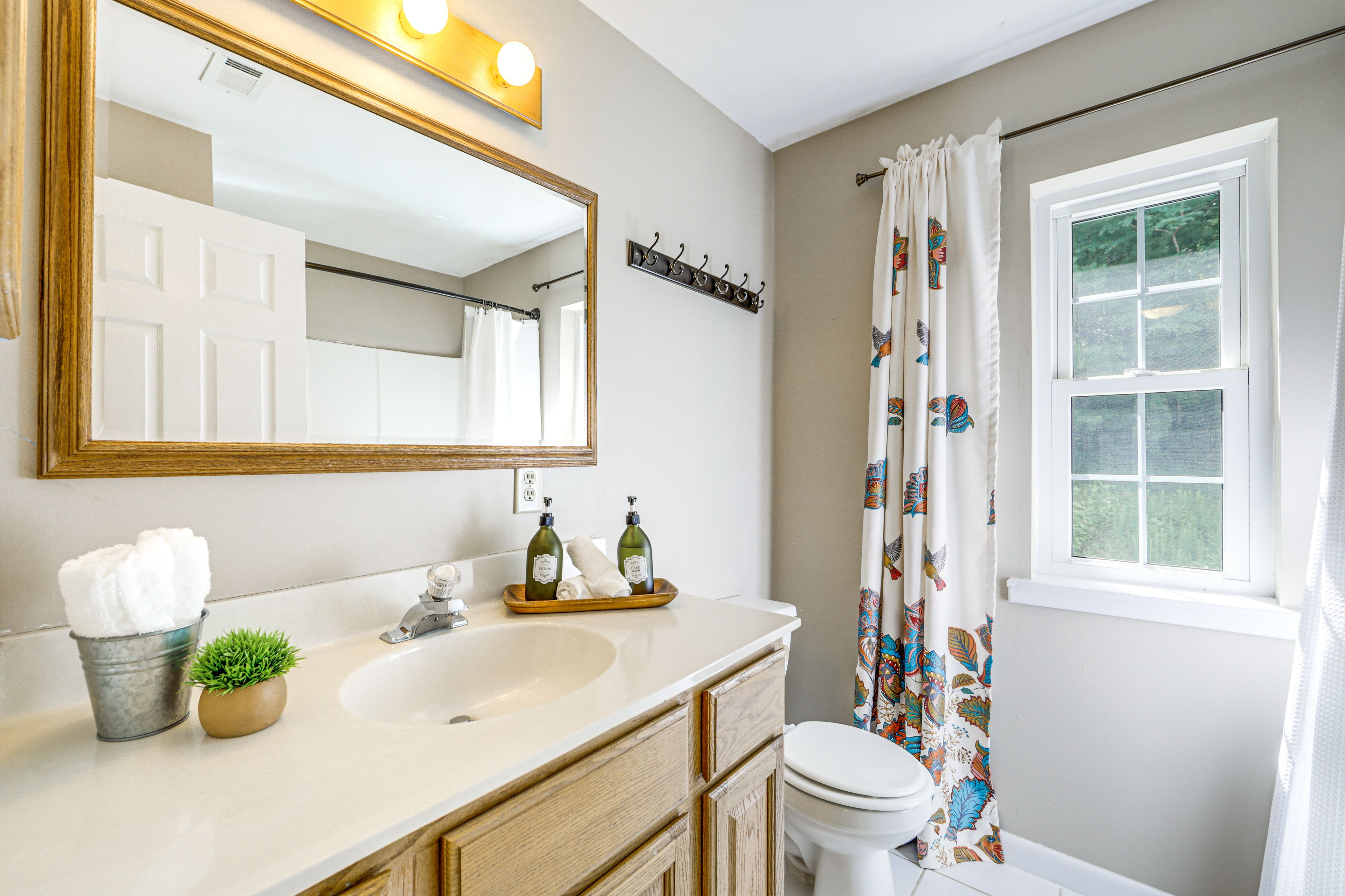 Bathroom | 2nd Floor