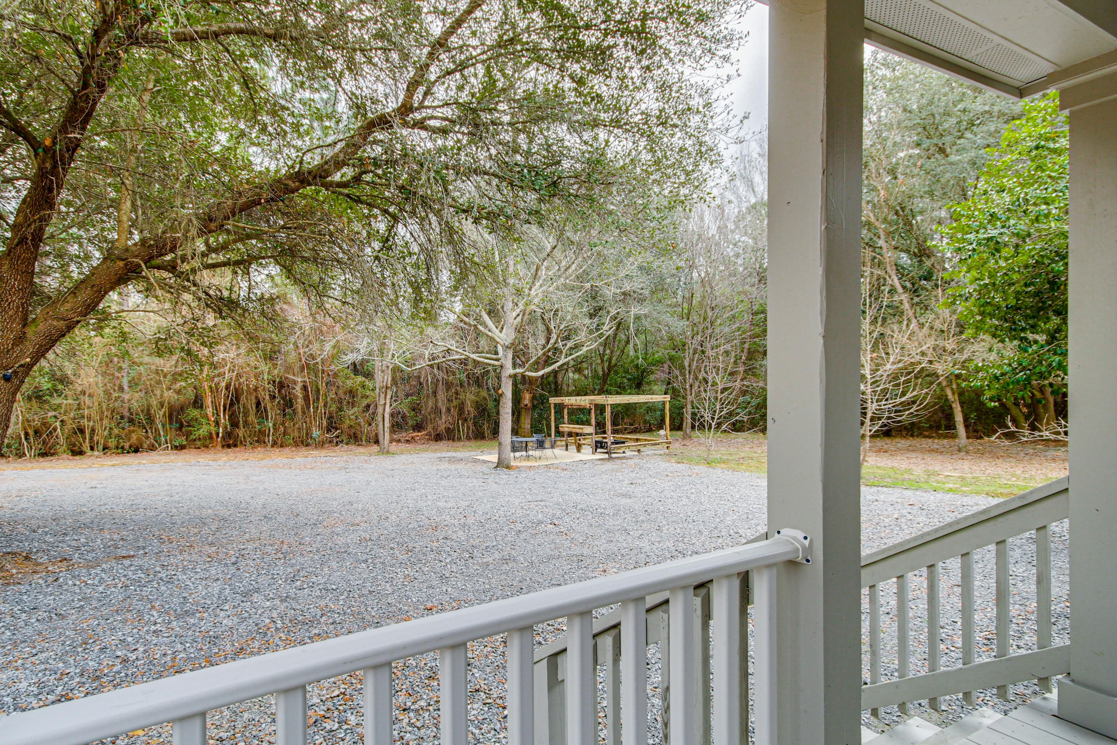 Parking | Driveway (12 Vehicles) | Trailer Parking Available