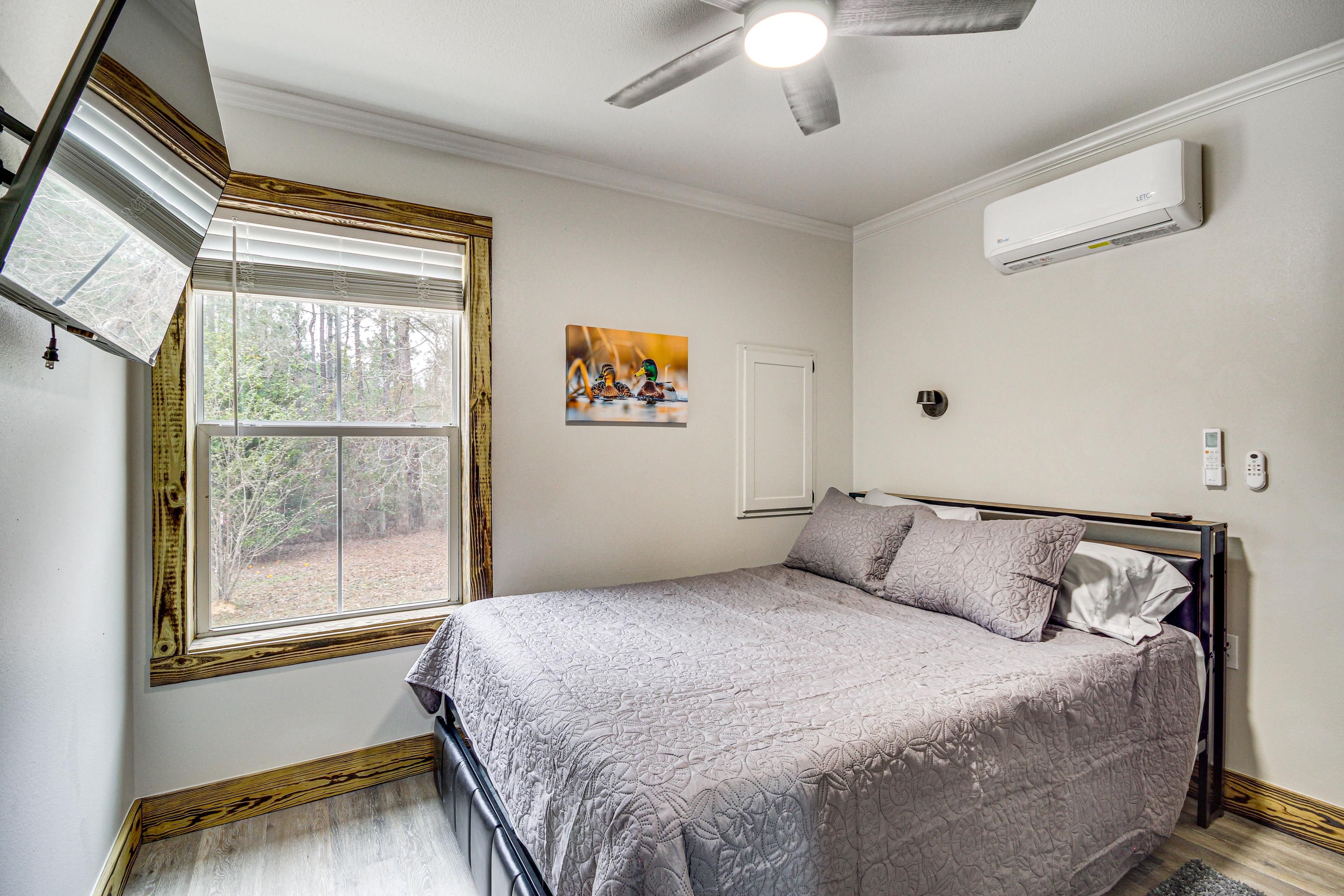 Bedroom 3 | Queen Bed