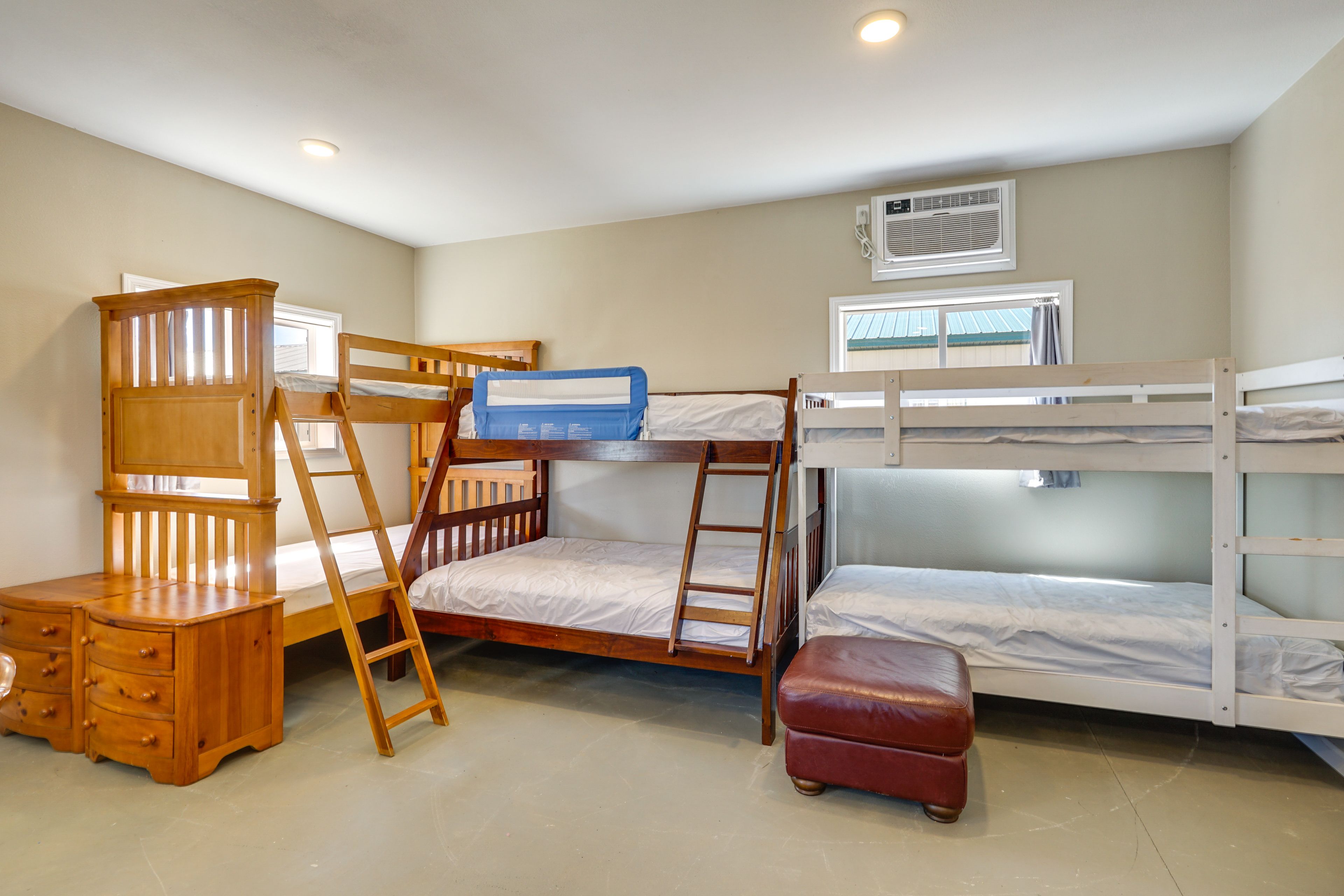 Unit 5 - Dorm 2A | Bedroom 9 | 2 Twin Bunk Beds | Twin/Full Bunk Bed