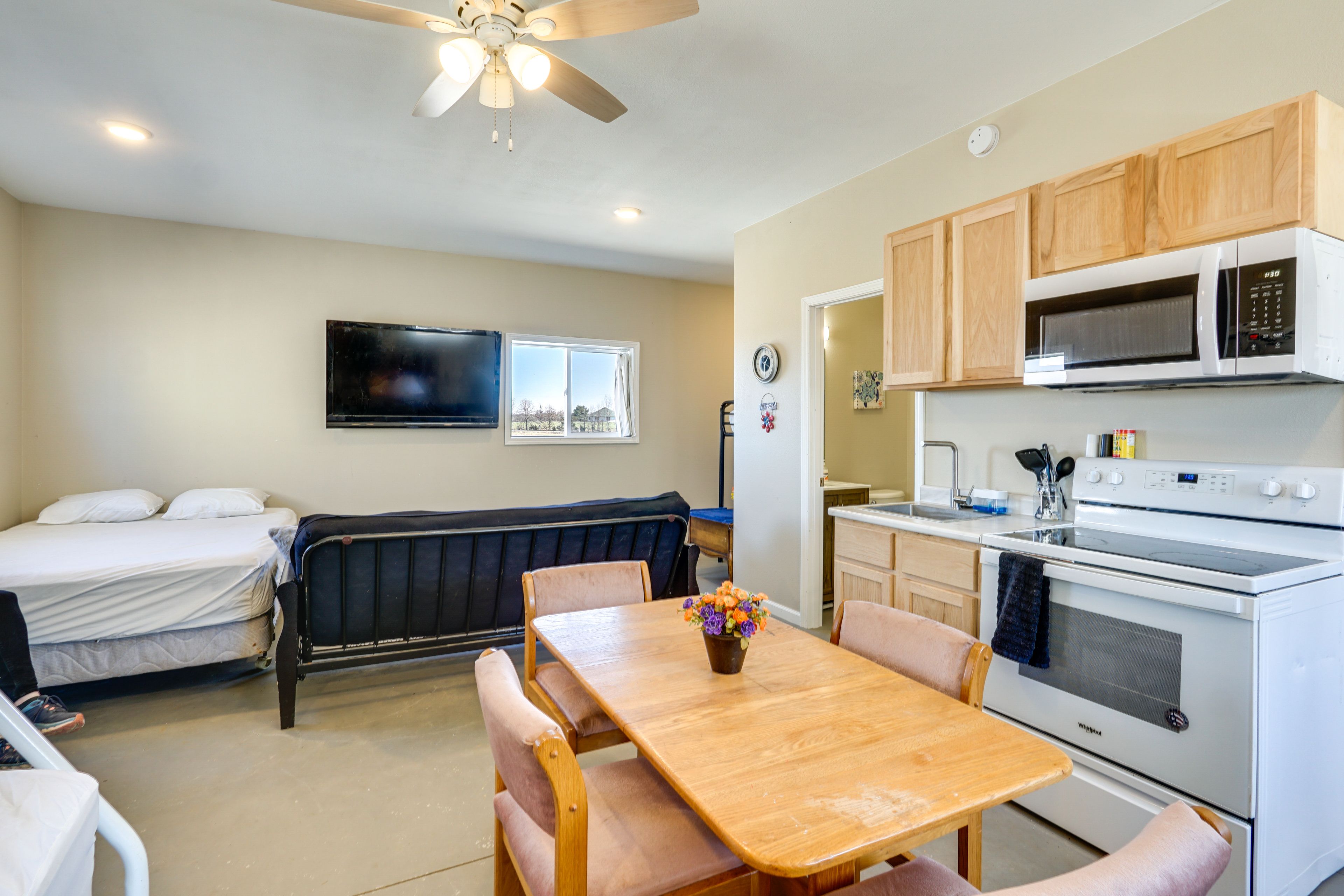 Unit 6 - Dorm 2B | Bedroom 10 | Queen Bed | Full Futon