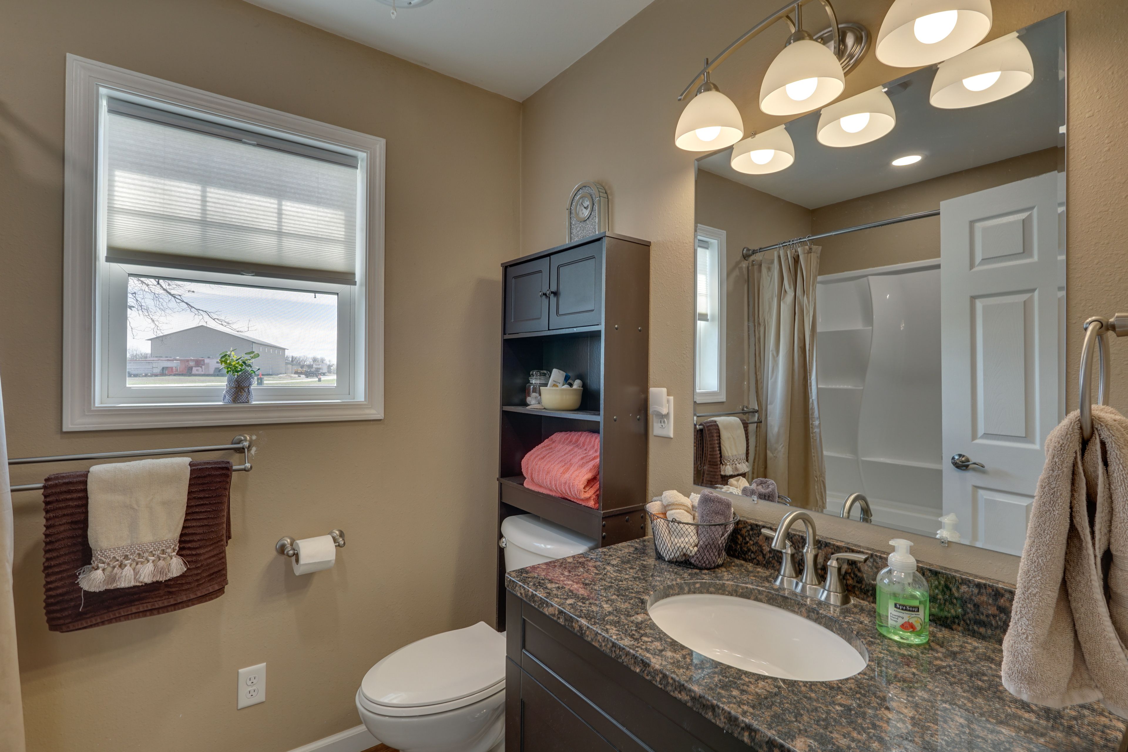 Unit 1 - Peaceful Retreat | Full Bathroom